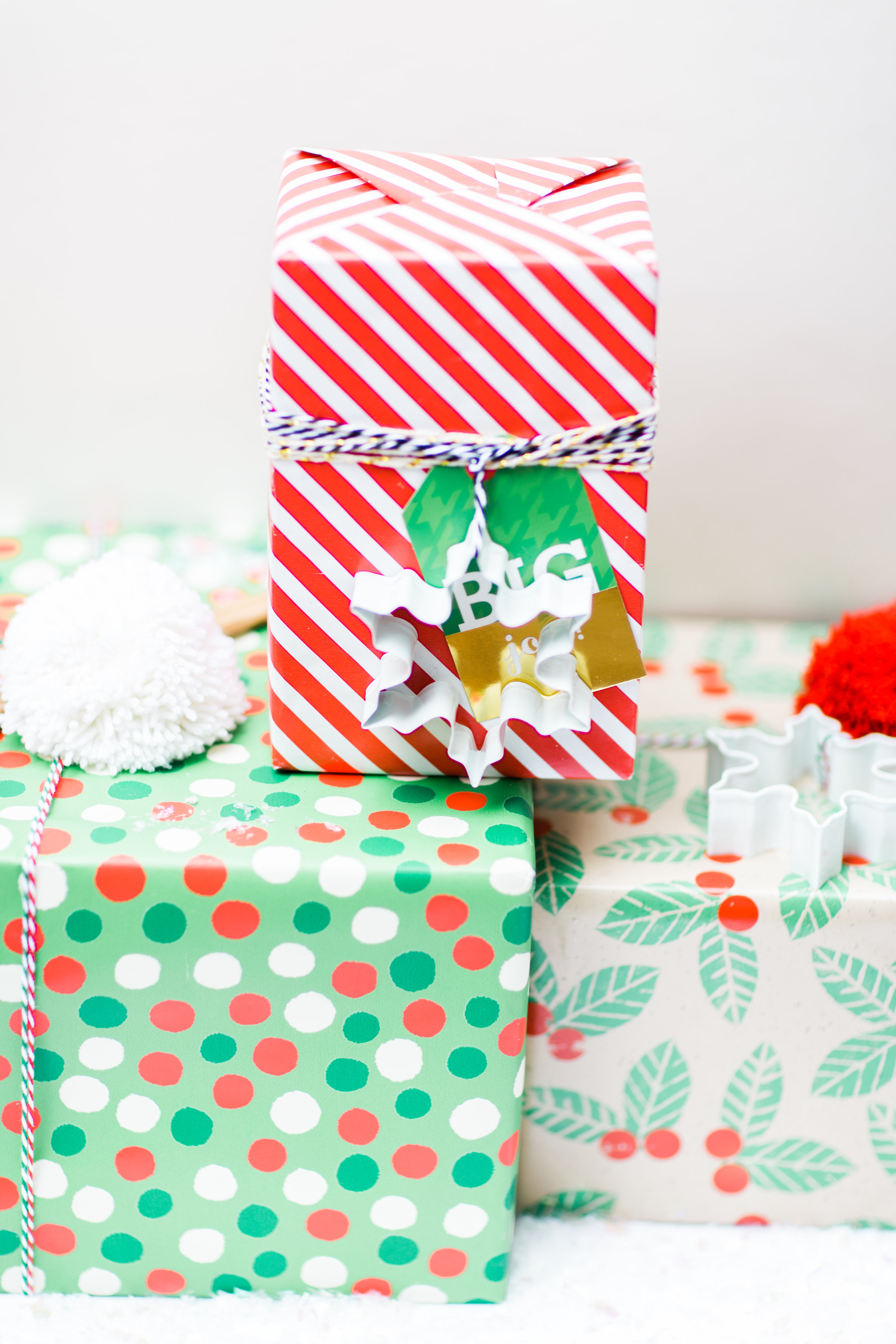 4 Simple (and Beautiful) Ways to Wrap Gifts this Holiday Season. Click through for the details. | glitterinc.com | @glitterinc