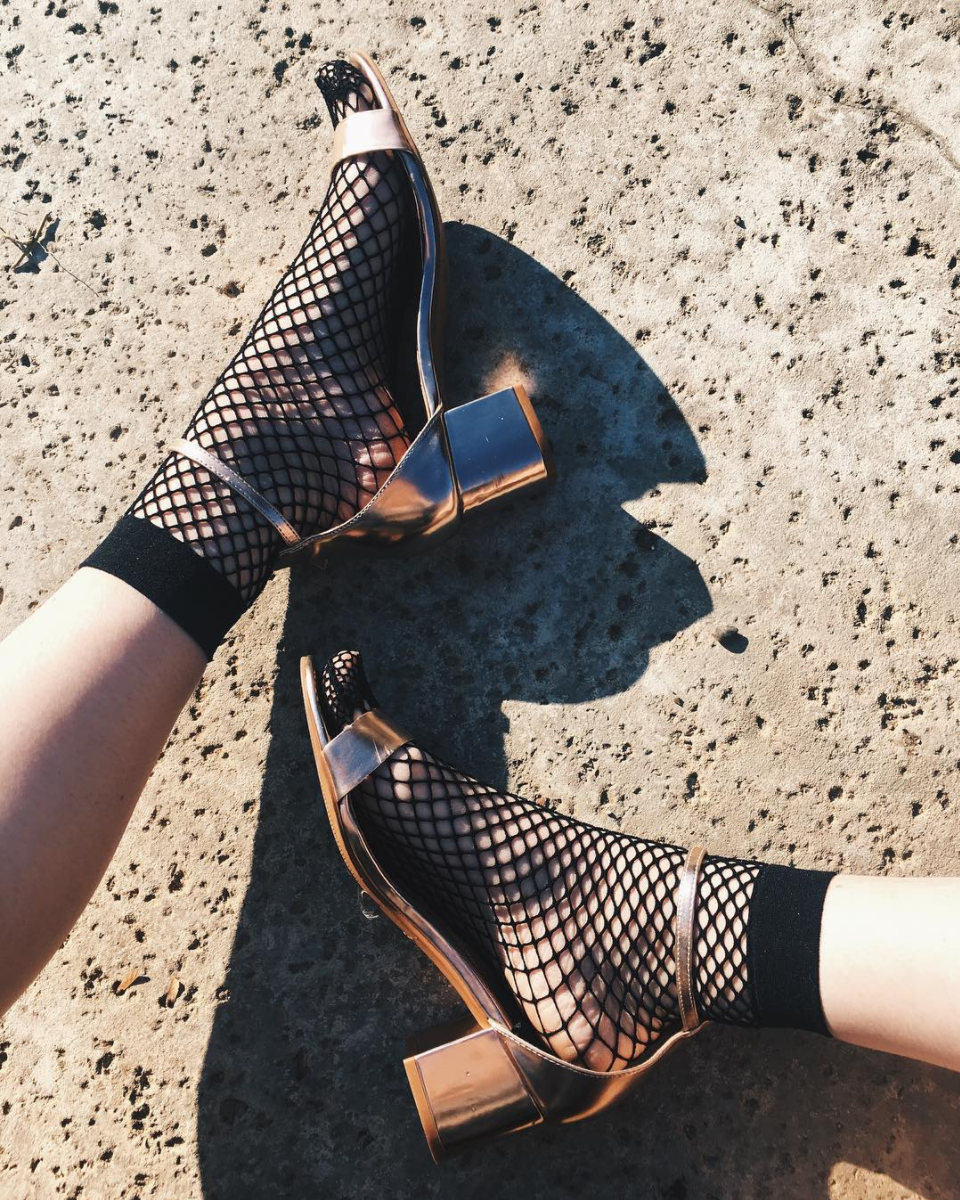 Almindelig Miniature centeret Fishnets Are Back: Here are 18 Chic Ways to Wear Them | Glitter, Inc.