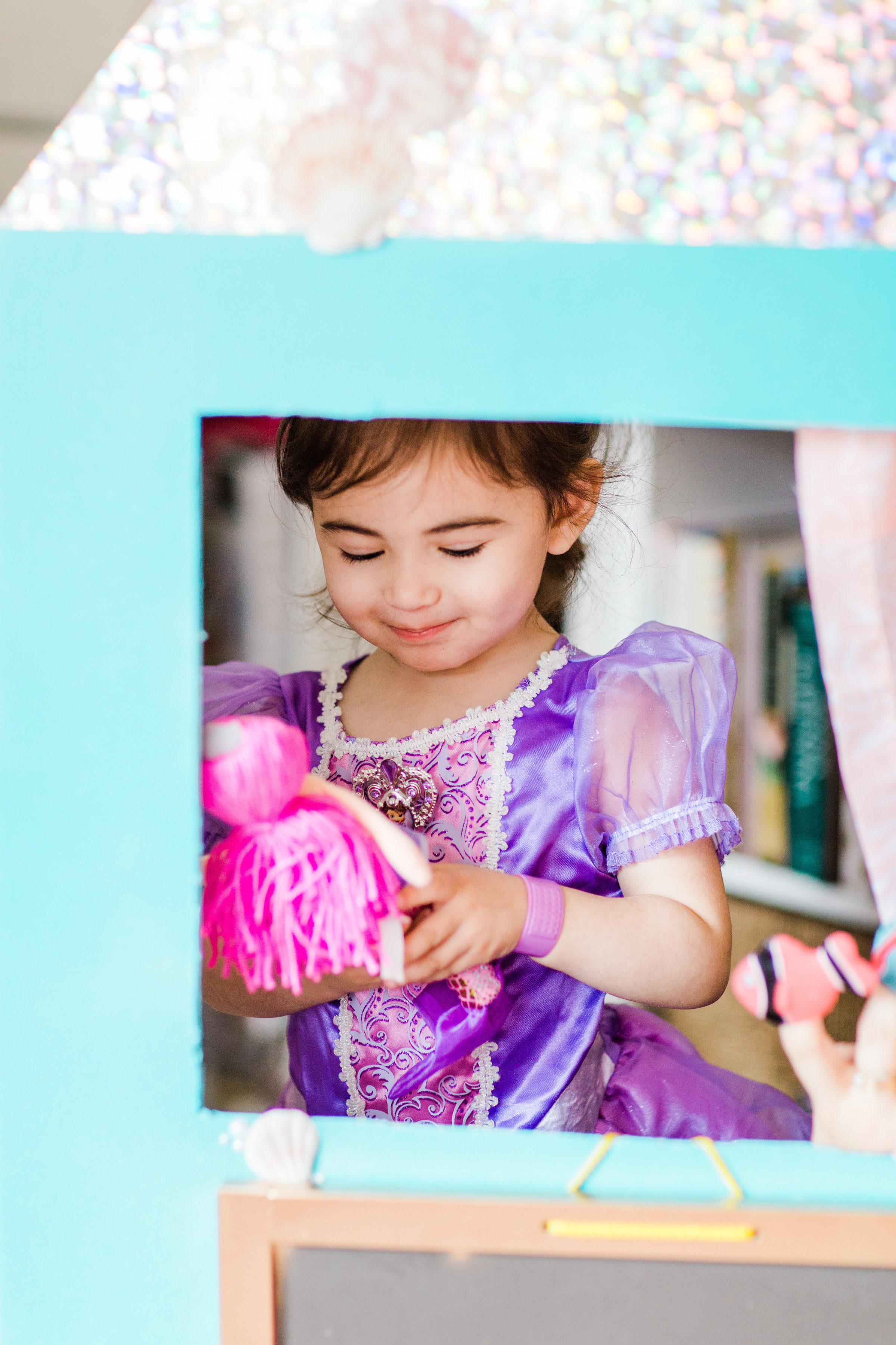 How to make a DIY Puppet Theatre with a trifold foam poster board. (Learning Colors, Numbers, and Letters too ... in an under-the-sea CASTLE!) | glitterinc.com | @glitterinc