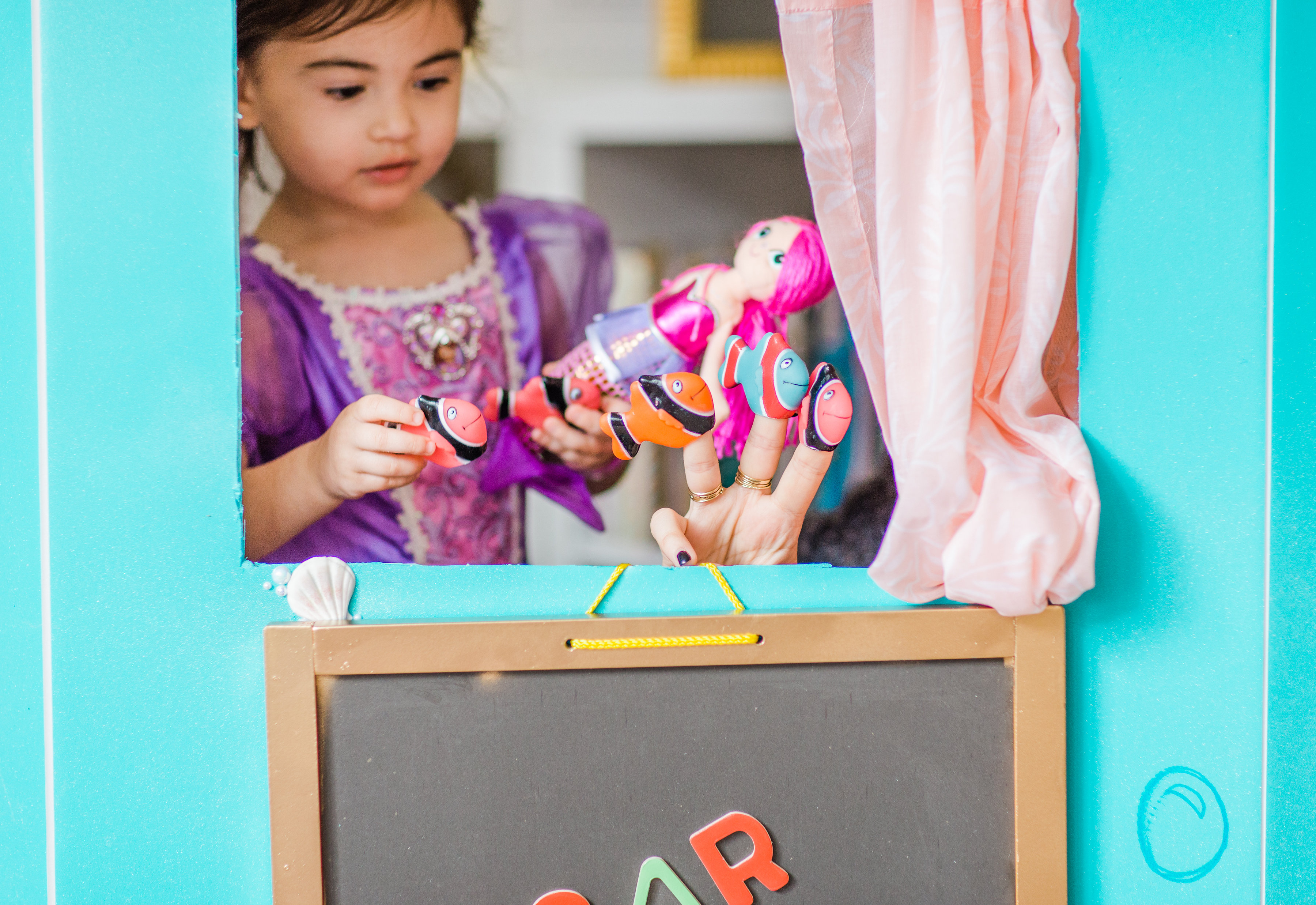 How to make a DIY Puppet Theatre with a trifold foam poster board. (Learning Colors, Numbers, and Letters too ... in an under-the-sea CASTLE!) | glitterinc.com | @glitterinc