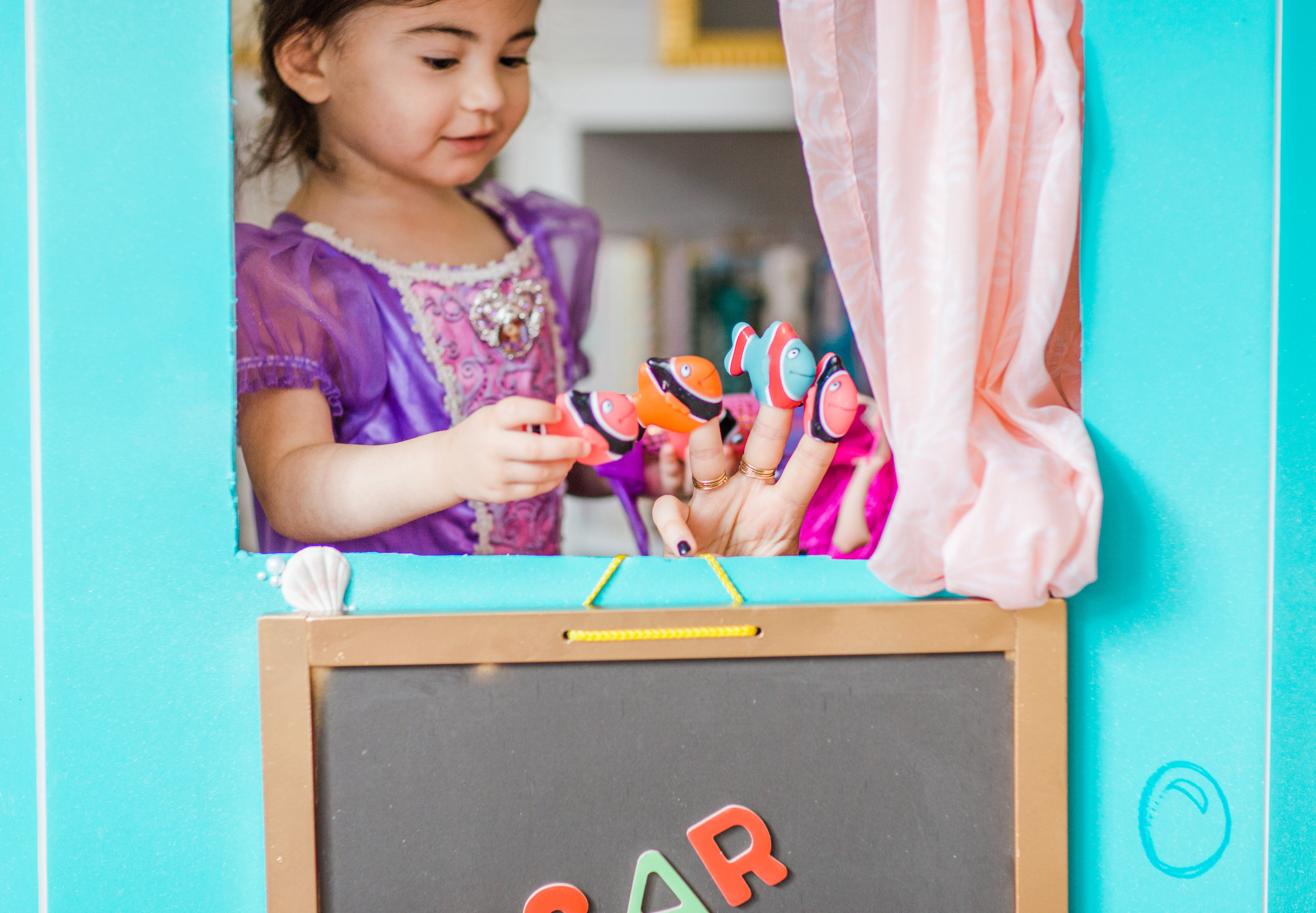 How to make a DIY Puppet Theatre with a trifold foam poster board. (Learning Colors, Numbers, and Letters too ... in an under-the-sea CASTLE!) | glitterinc.com | @glitterinc