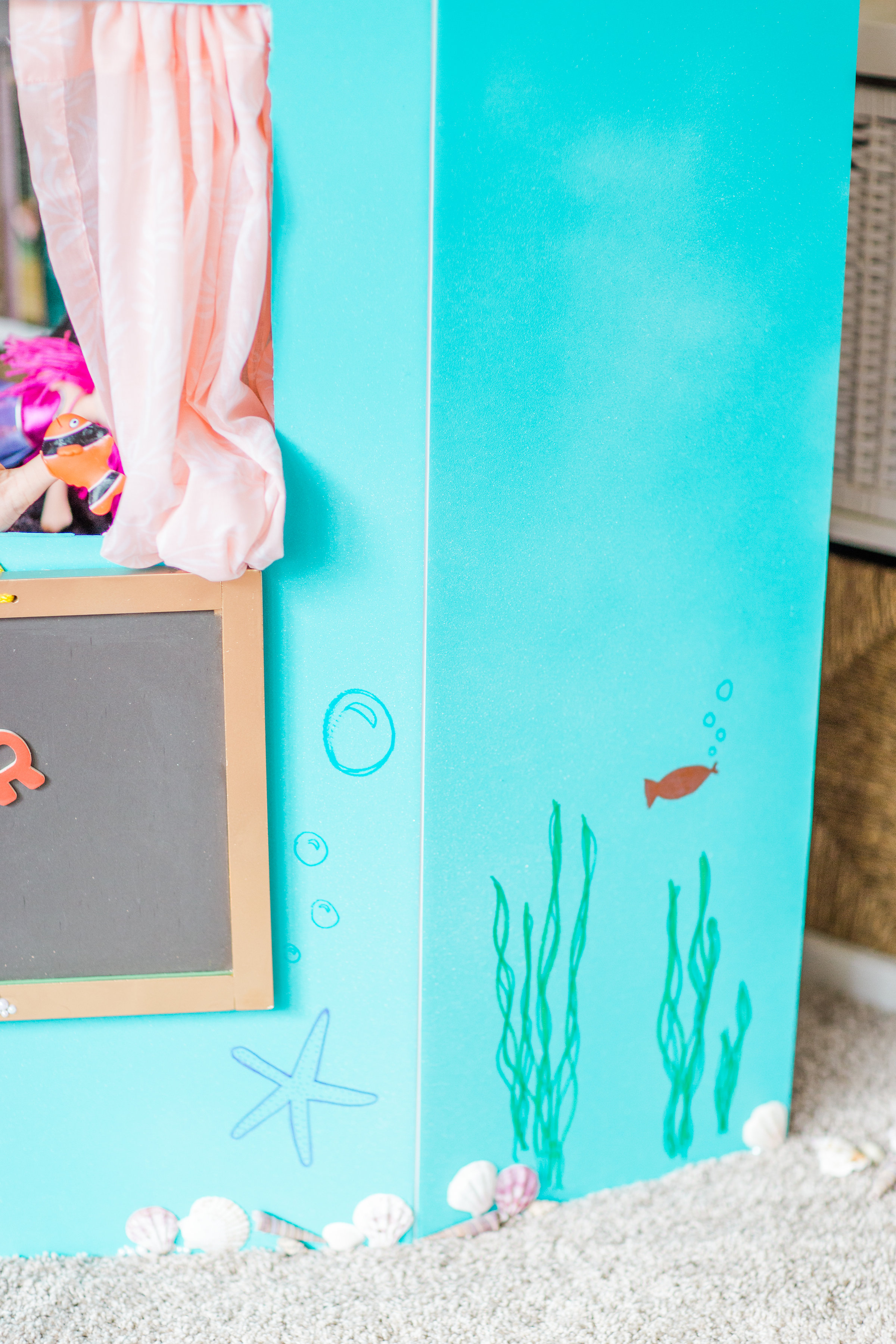 How to make a DIY Puppet Theatre with a trifold foam poster board. (Learning Colors, Numbers, and Letters too ... in an under-the-sea CASTLE!) | glitterinc.com | @glitterinc