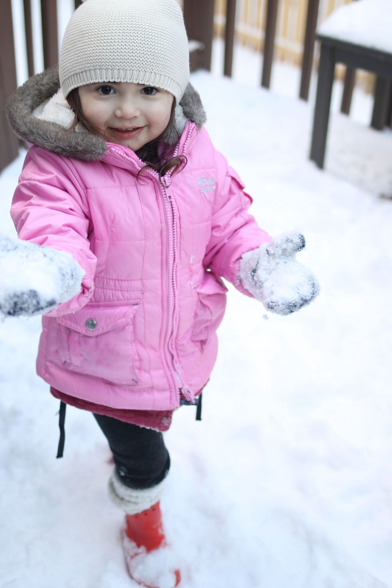 I love the traditions we're starting to make on snow day(s), like playing in the snow, making a big batch of cookies, and taking ALL of the pictures. | glitterinc.com | @glitterinc