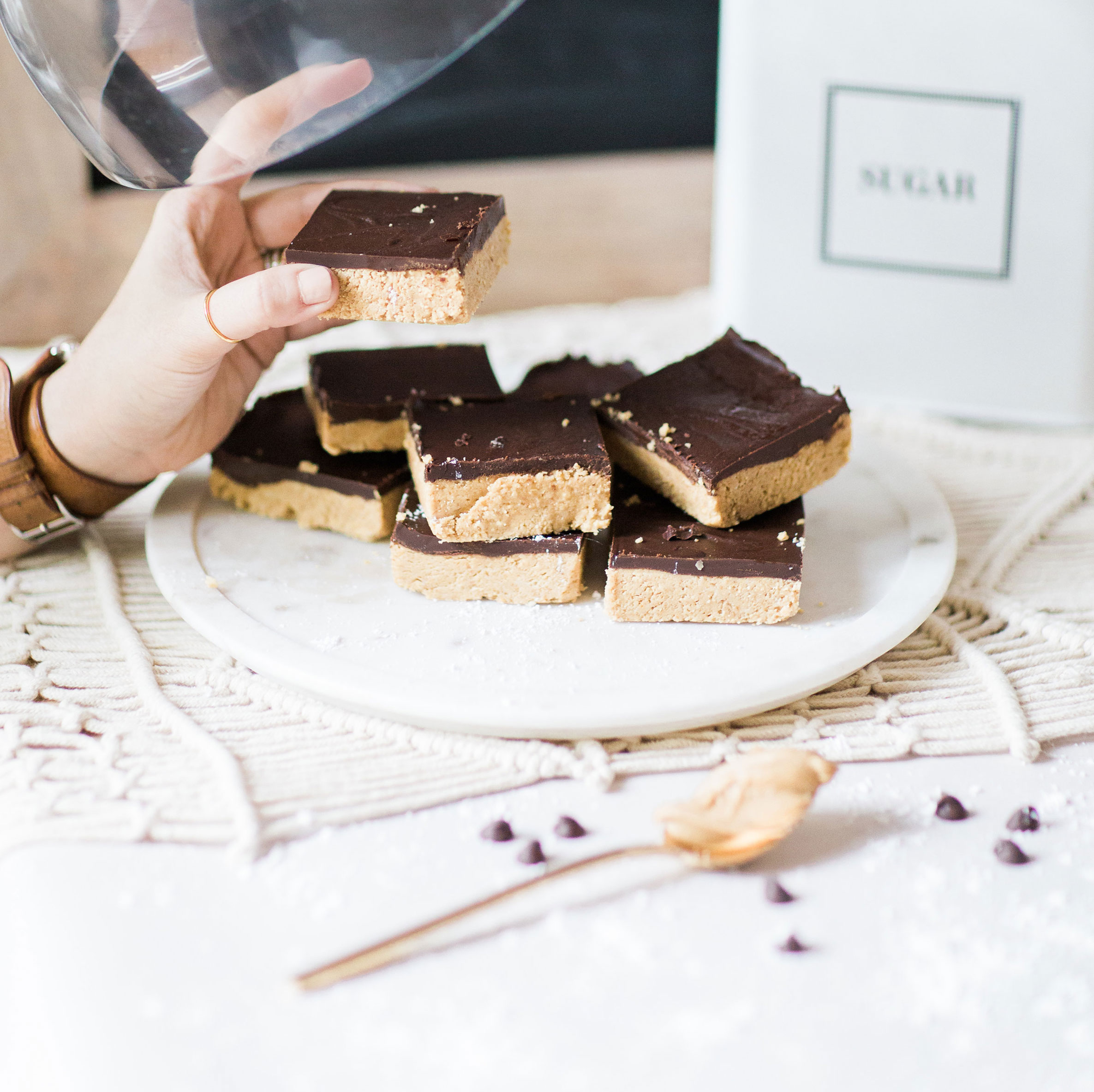 How to make vegan and dairy-free classic peanut butter chocolate squares. You will fall in love with this throwback dessert all over again! Click through for the recipe. | glitterinc.com | @glitterinc