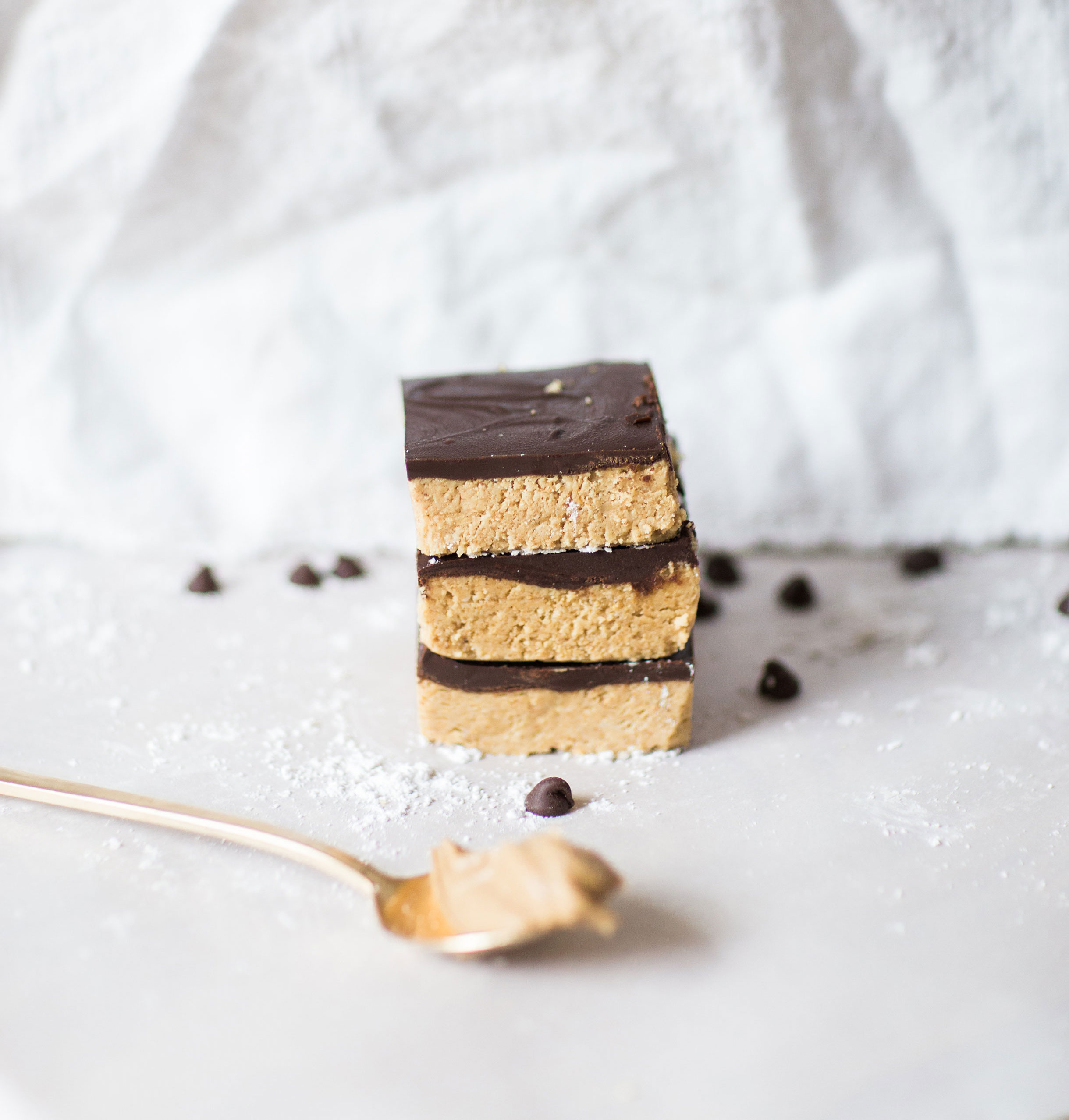 How to make vegan and dairy-free classic peanut butter chocolate squares. You will fall in love with this throwback dessert all over again! Click through for the recipe. | glitterinc.com | @glitterinc