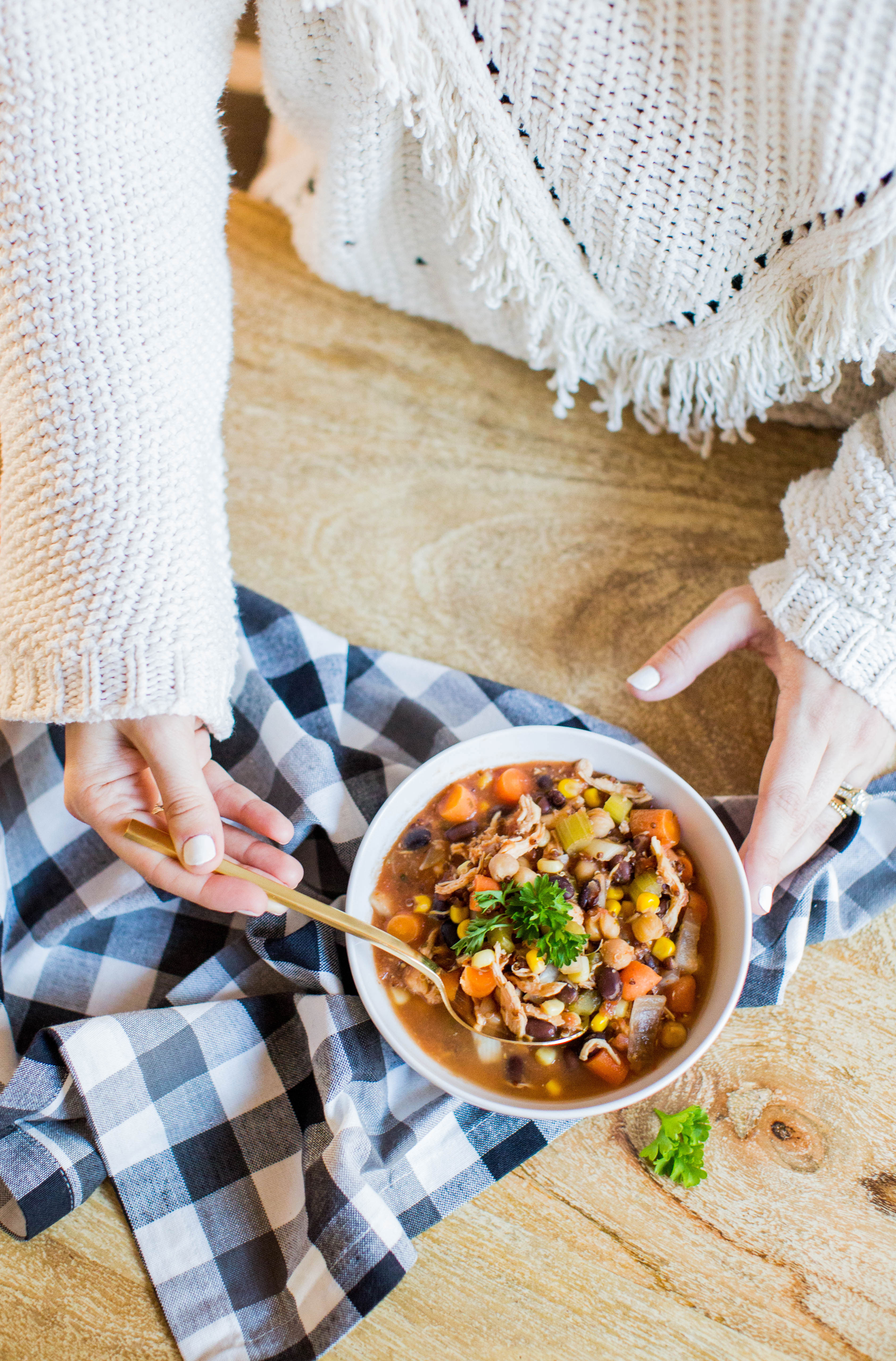 This amazing slow cooker (crockpot or instant pot) chicken vegetable and quinoa soup is healthy and hearty and requires so little work it's kind of embarrassing. Click through for the recipe. | glitterinc.com | @glitterinc