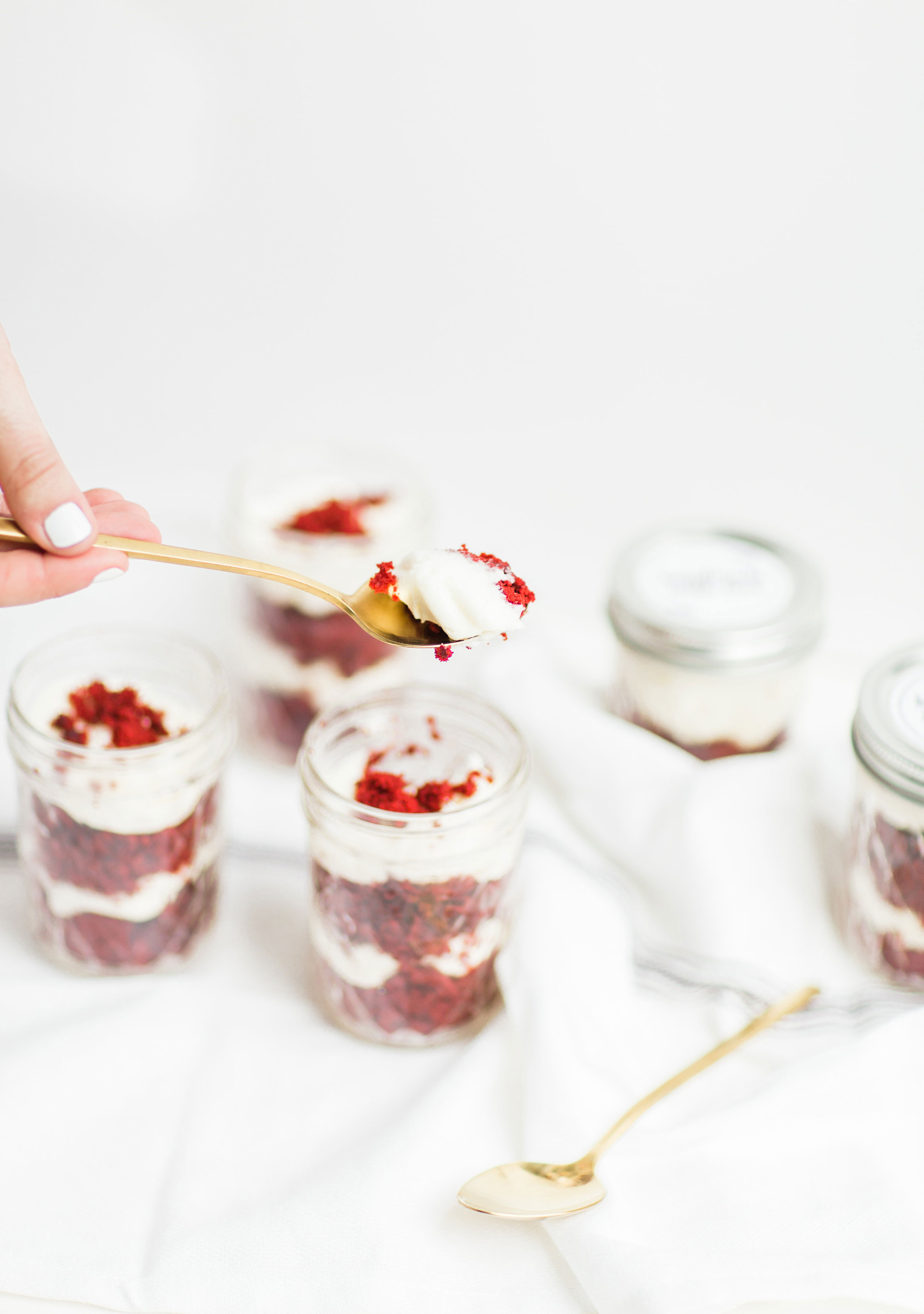 How to make my absolute FAVORITE moist red velvet cupcakes. Put them in jars for the sweetest gift! Click through for the recipe. | glitterinc.com | @glitterinc