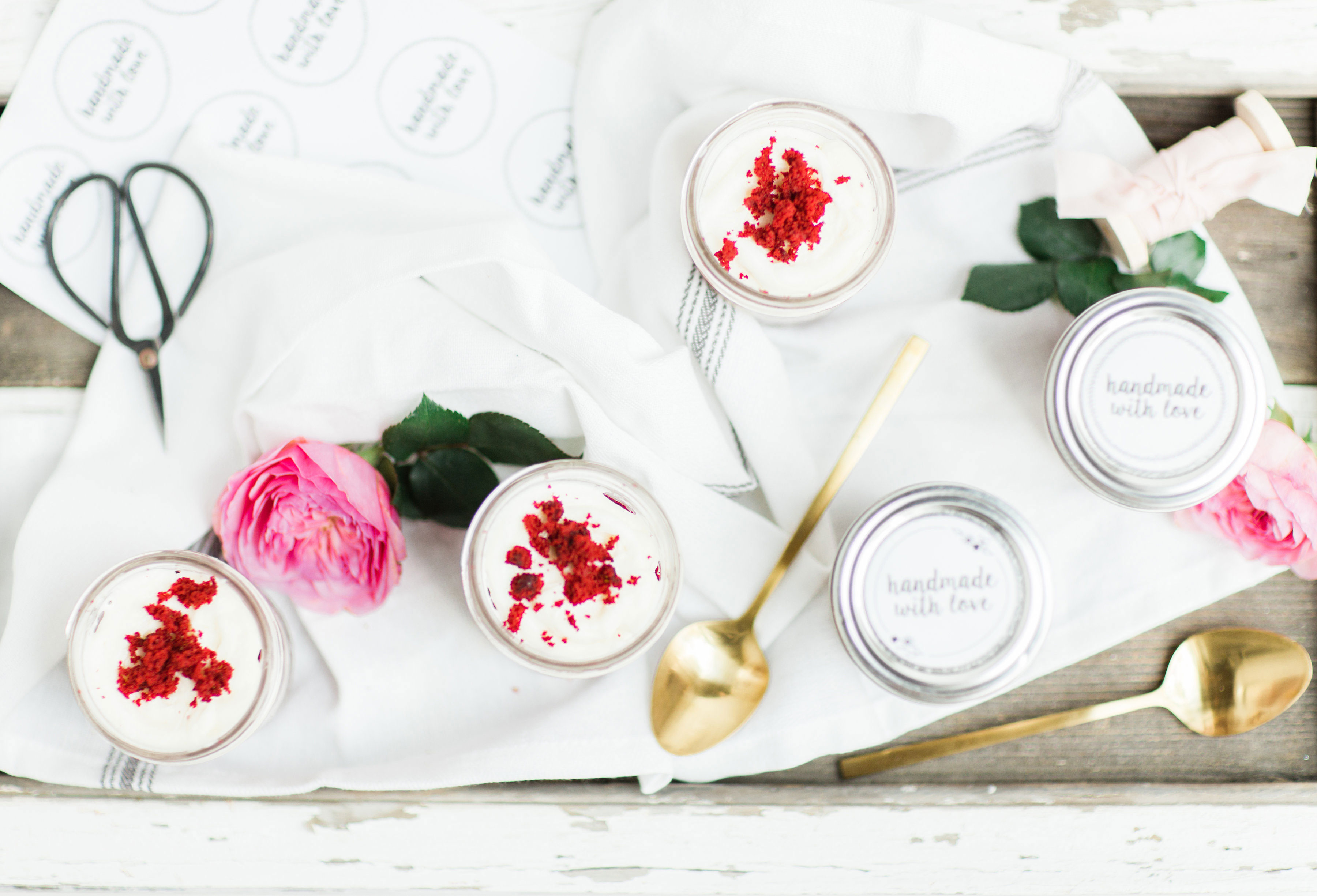 How to make my absolute FAVORITE moist red velvet cupcakes. Put them in jars for the sweetest gift! Click through for the recipe. | glitterinc.com | @glitterinc