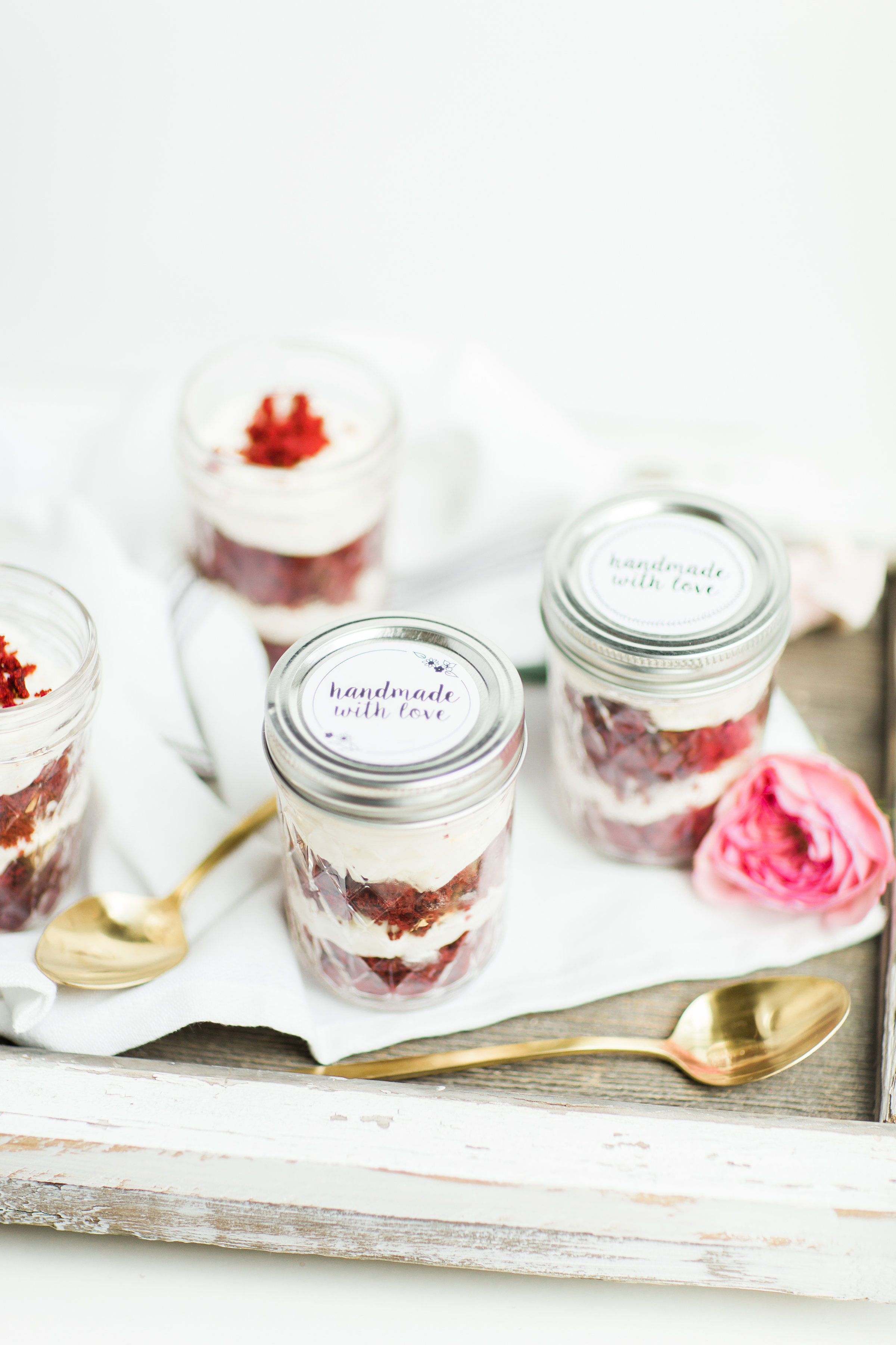 How to make my absolute FAVORITE moist red velvet cupcakes. Put them in jars for the sweetest gift! Click through for the recipe. | glitterinc.com | @glitterinc