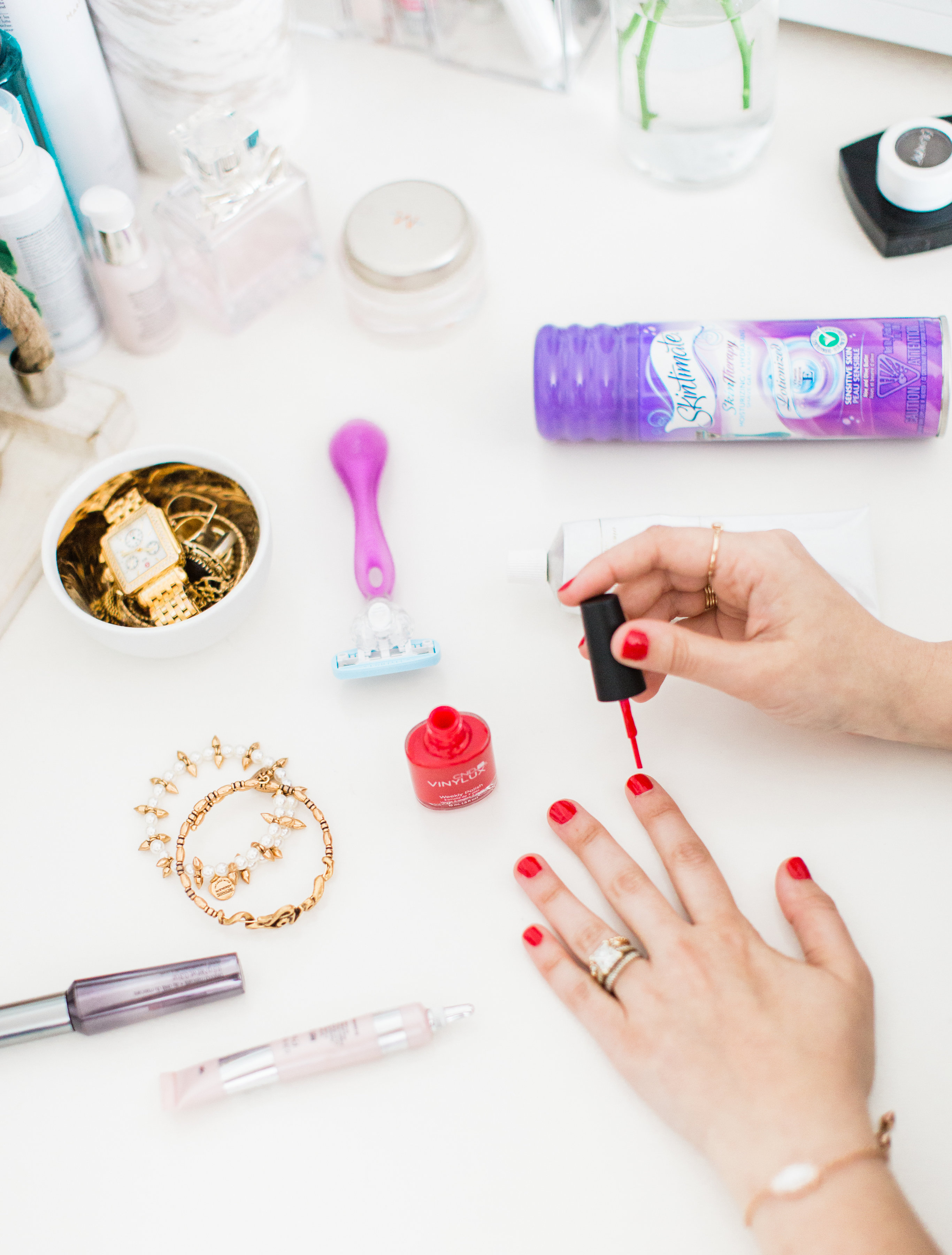 The everyday beauty products lifestyle blogger Lexi of Glitter, Inc. considers essentials and must-haves. Click through for the details. | glitterinc.com | @glitterinc #ad