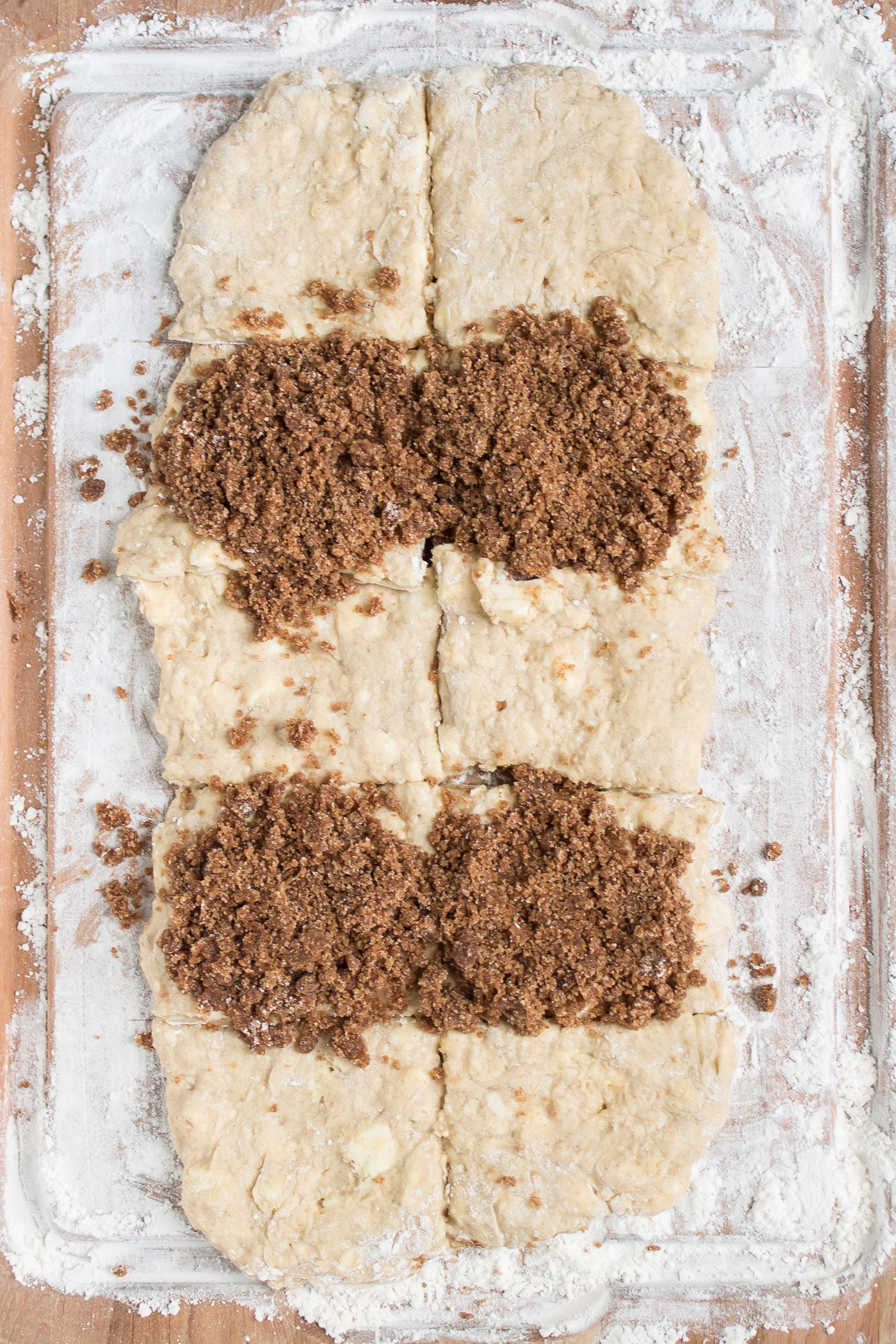 How to Make Homemade Cinnamon Streusel Scone Bread. Click through for the recipe. | glitterinc.com | @glitterinc