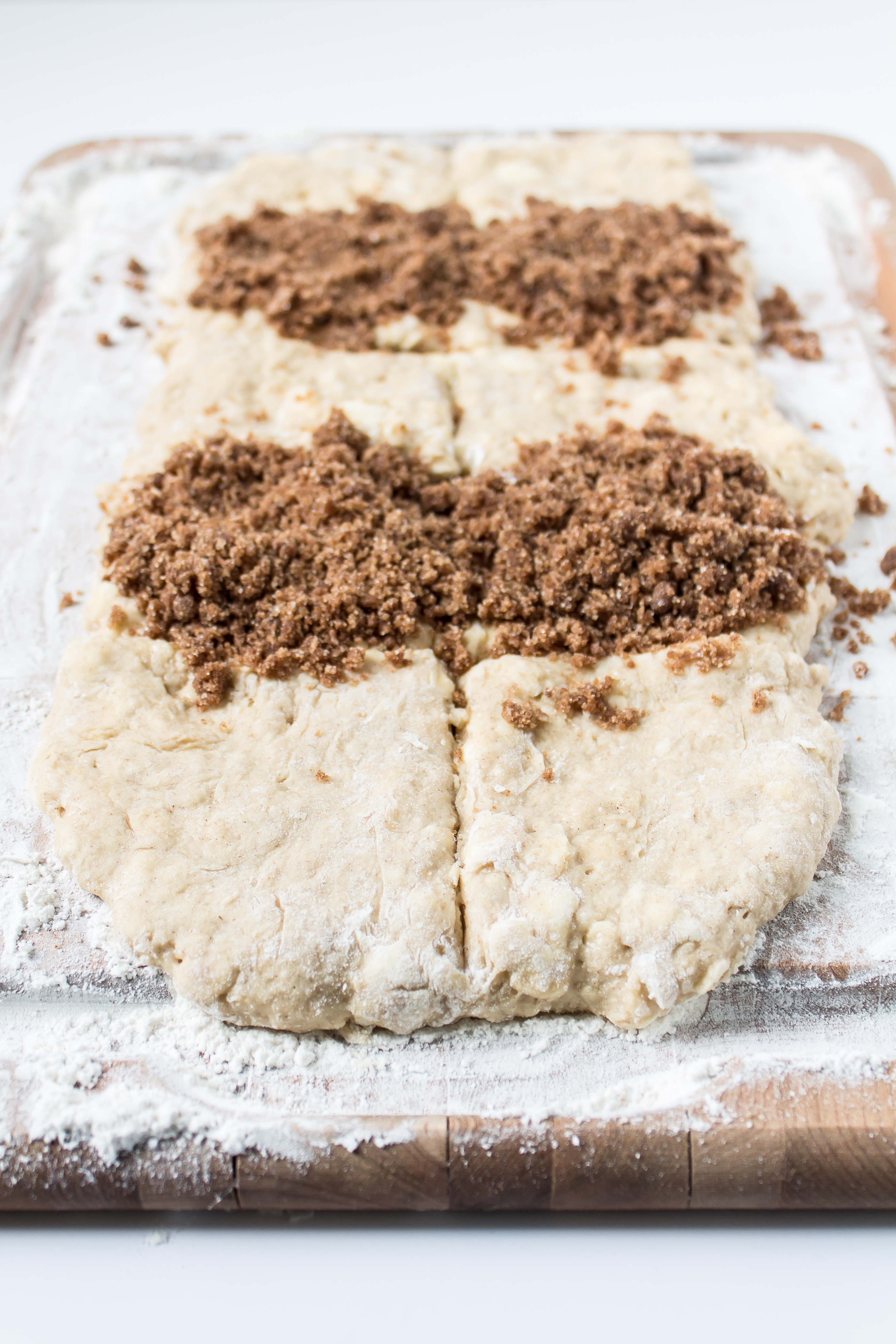 How to Make Homemade Cinnamon Streusel Scone Bread. Click through for the recipe. | glitterinc.com | @glitterinc