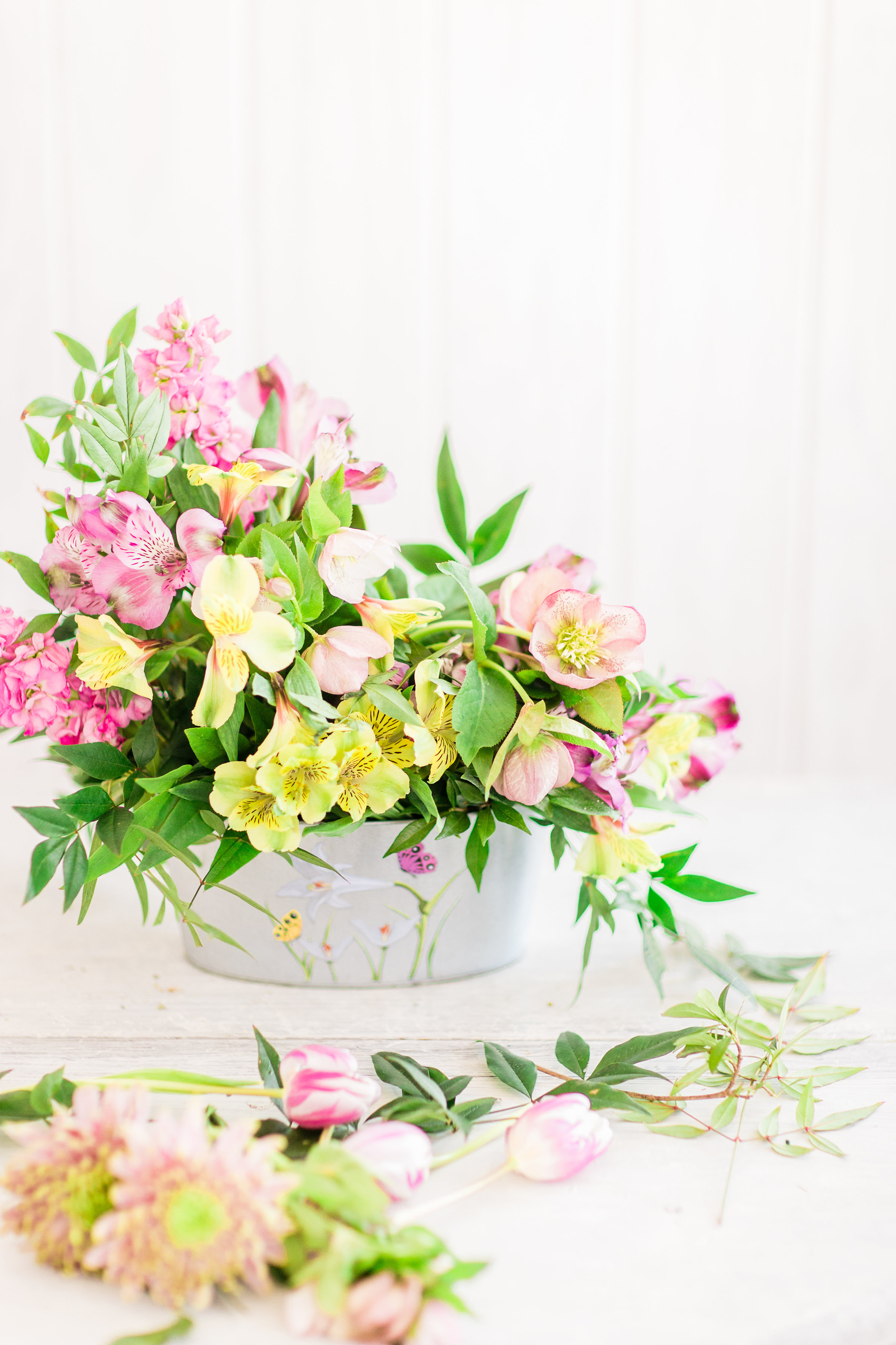 How to Make a Beautiful Spring Floral Arrangement - Glitter, Inc.