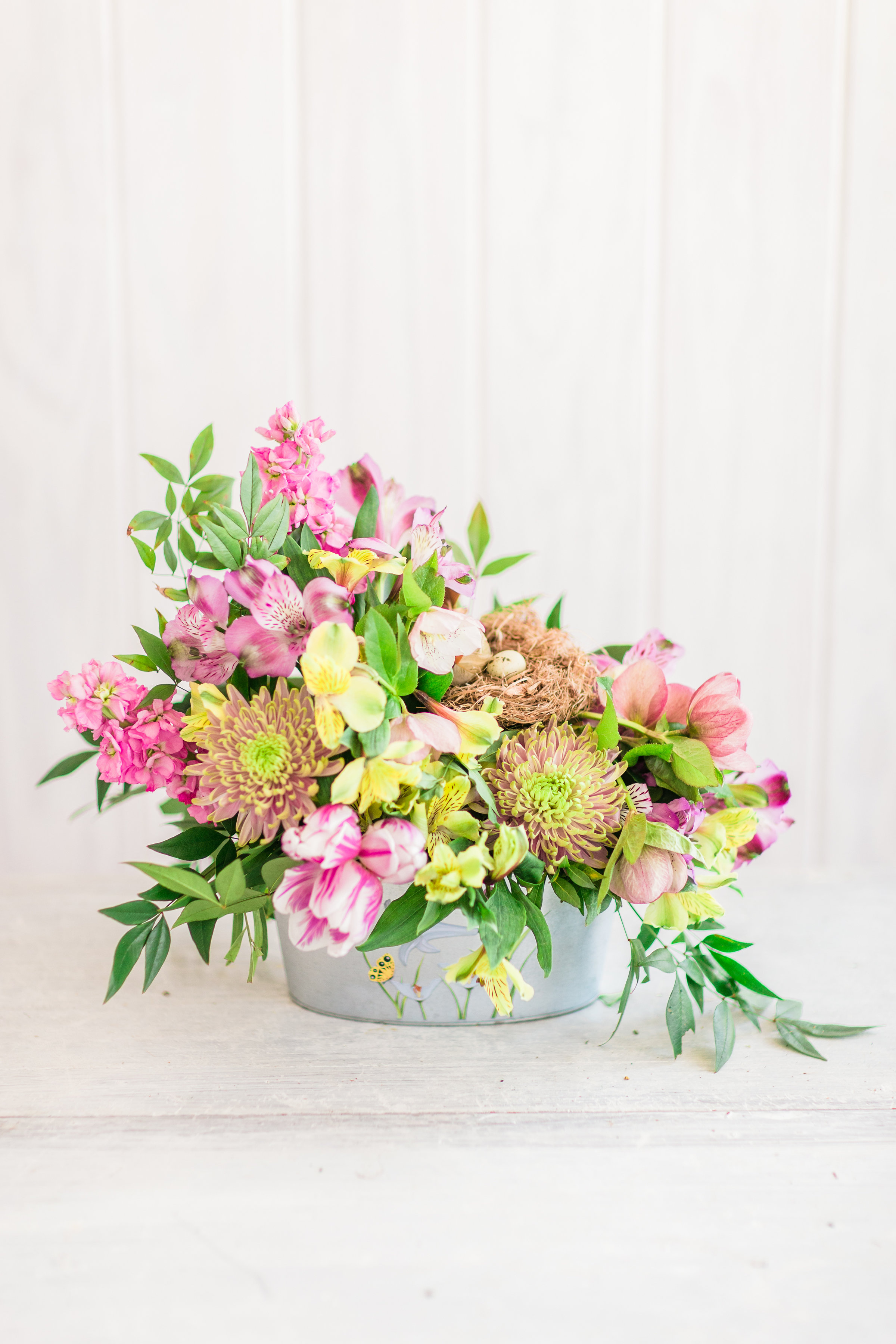 How to Make a Beautiful Spring Floral Arrangement | Glitter, Inc.