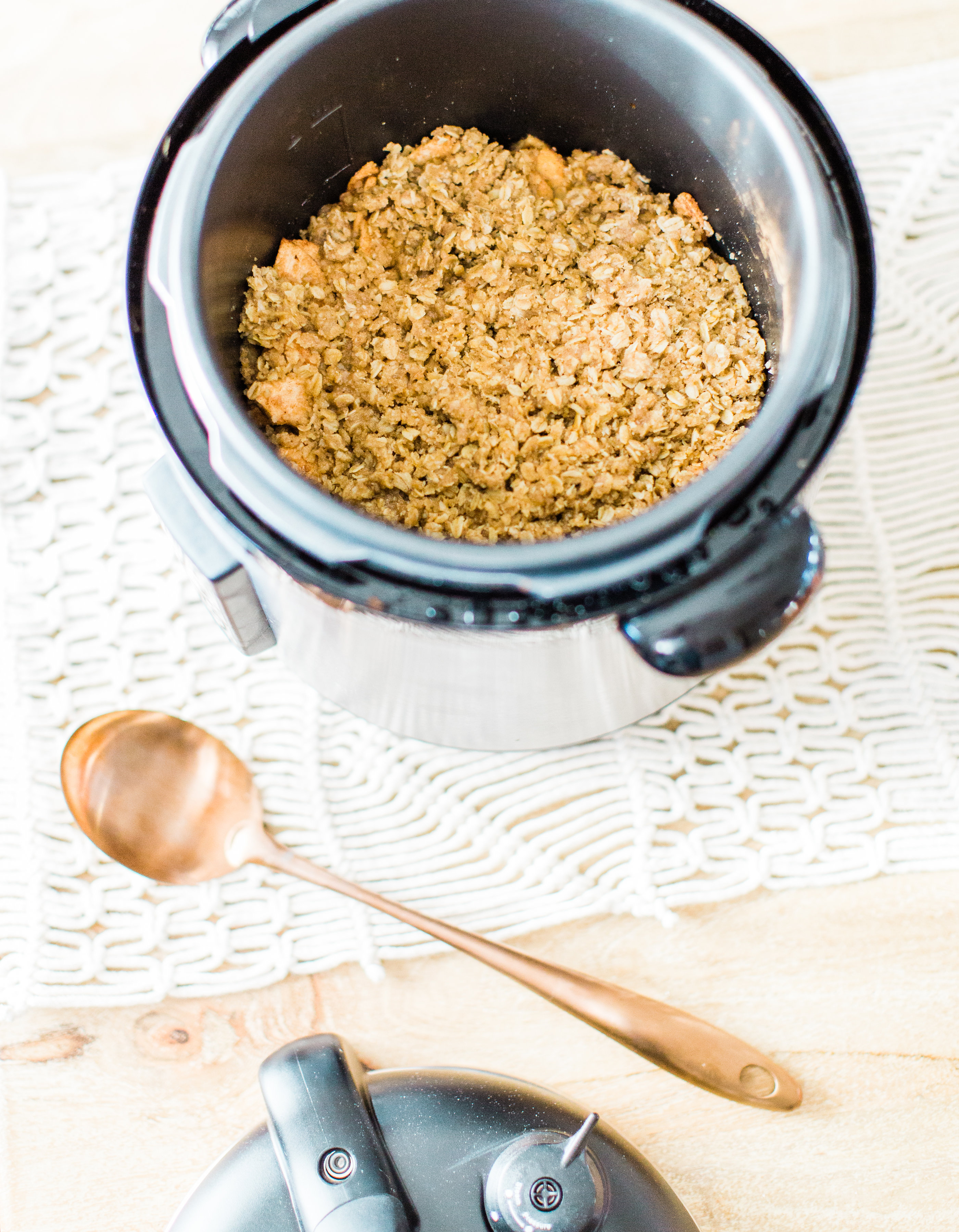 Foodie blogger Lexi of Glitter, Inc. shares how to make no-fuss slow cooker apple crisp, full of juicy apples, warm brown sugar, and a buttery crumbly topping. Click through for the recipe. | glitterinc.com | @glitterinc