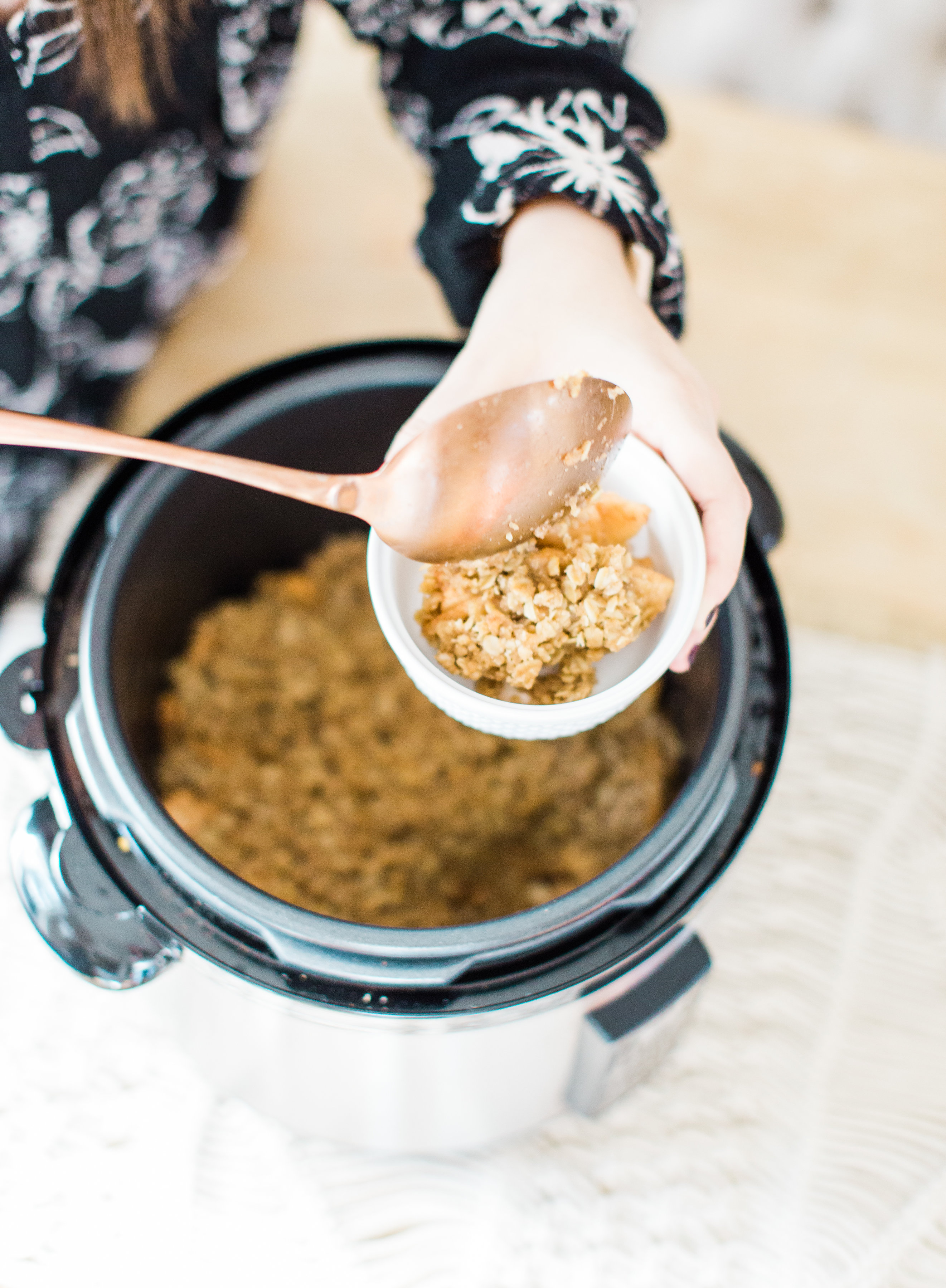 Foodie blogger Lexi of Glitter, Inc. shares how to make no-fuss slow cooker apple crisp, full of juicy apples, warm brown sugar, and a buttery crumbly topping. Click through for the recipe. | glitterinc.com | @glitterinc