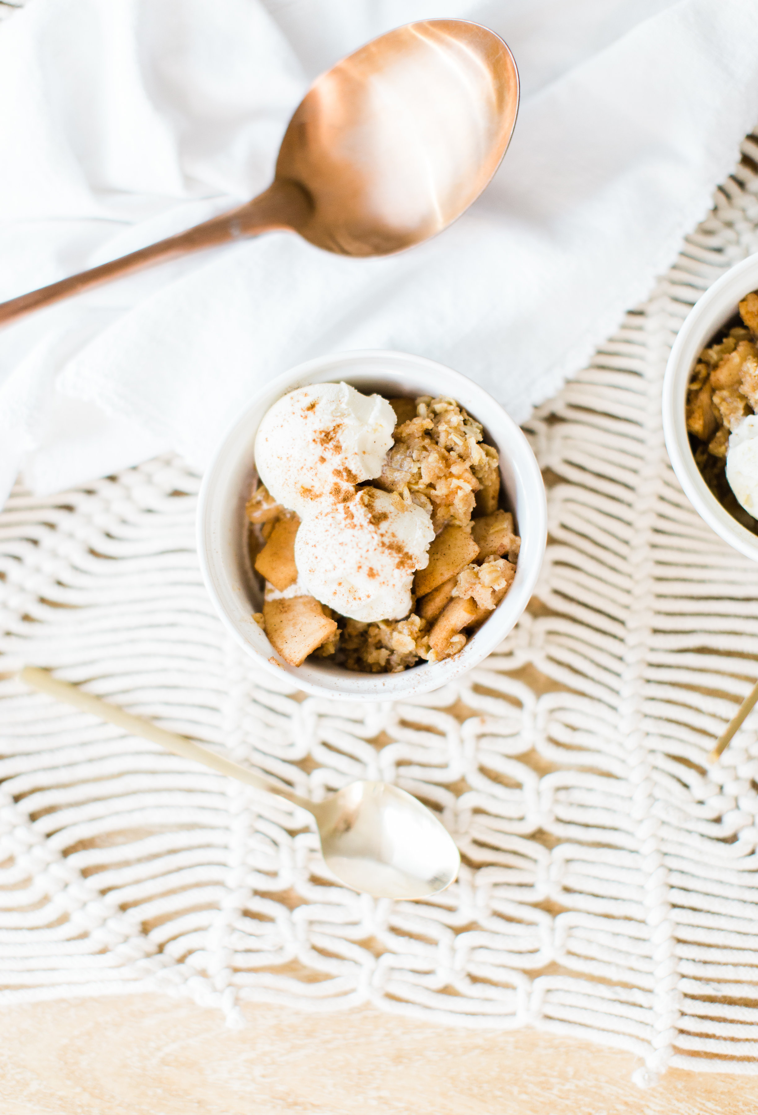 Foodie blogger Lexi of Glitter, Inc. shares how to make no-fuss slow cooker apple crisp, full of juicy apples, warm brown sugar, and a buttery crumbly topping. Click through for the recipe. | glitterinc.com | @glitterinc