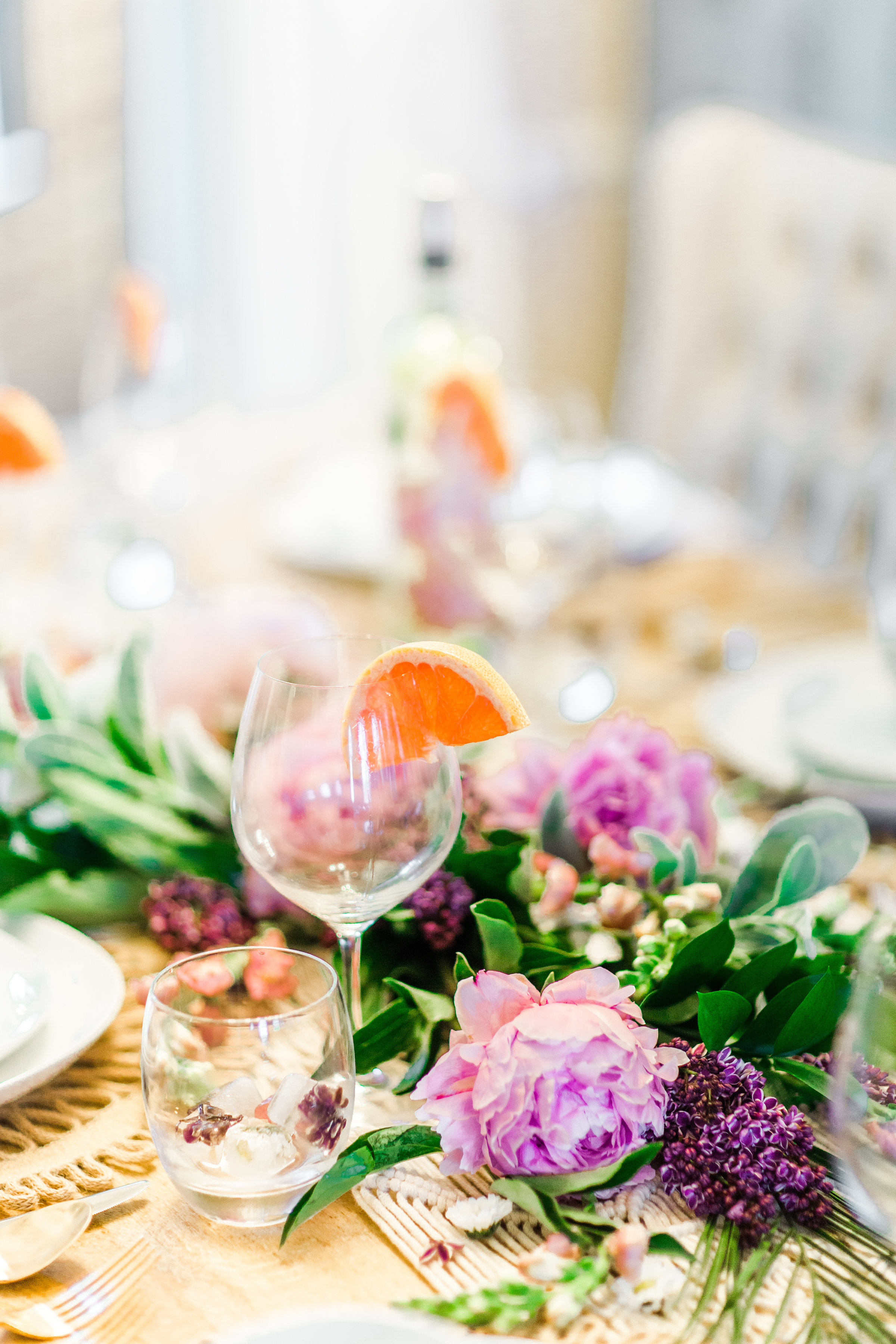 Lifestyle and Entertaining blogger Lexi of Glitter, Inc. shares her 5 Steps to An Unforgettable, Easy and Chic Summer Brunch. | glitterinc.com | @glitterinc