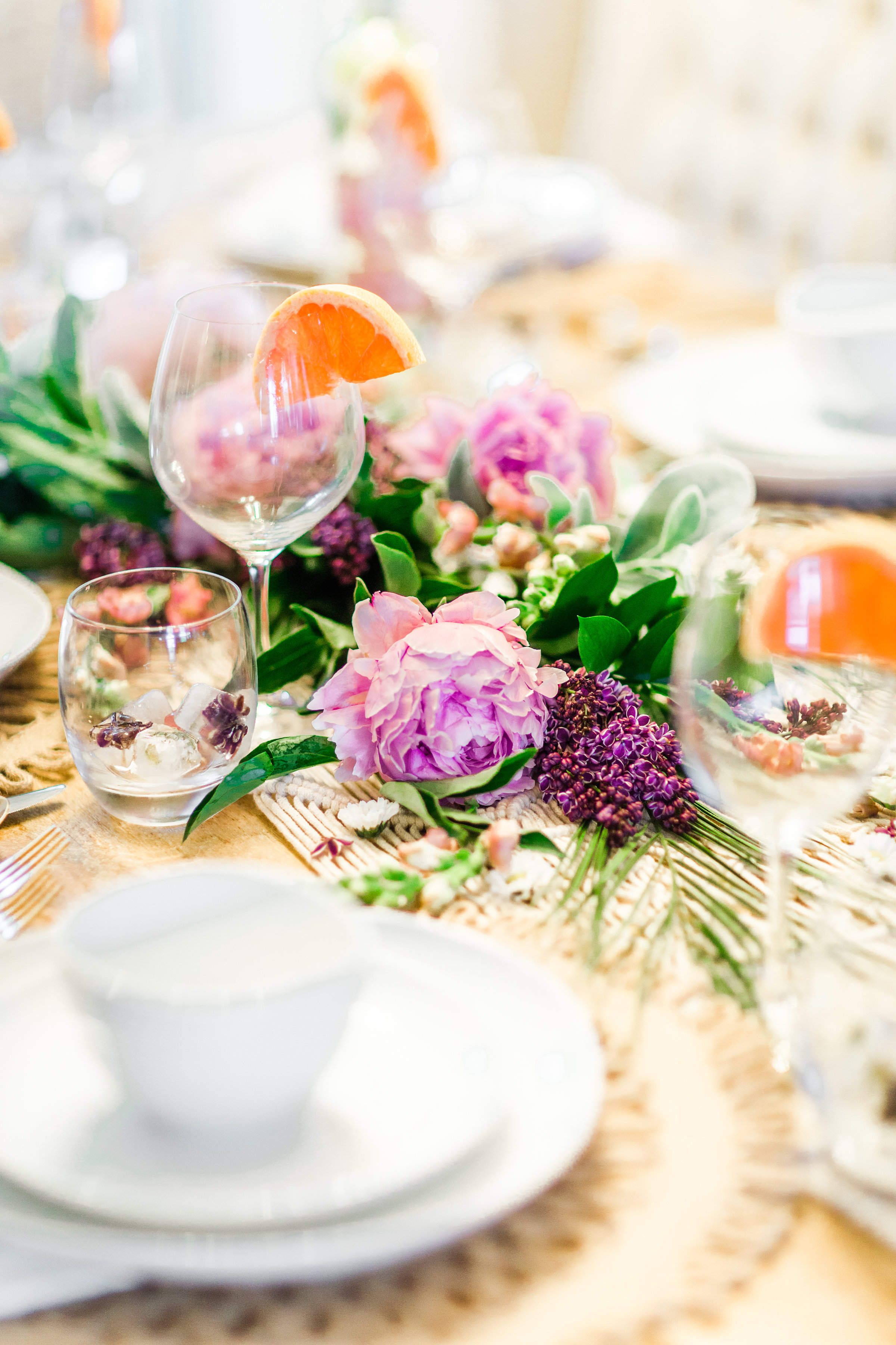 Lifestyle and Entertaining blogger Lexi of Glitter, Inc. shares her 5 Steps to An Unforgettable, Easy and Chic Summer Brunch. | glitterinc.com | @glitterinc