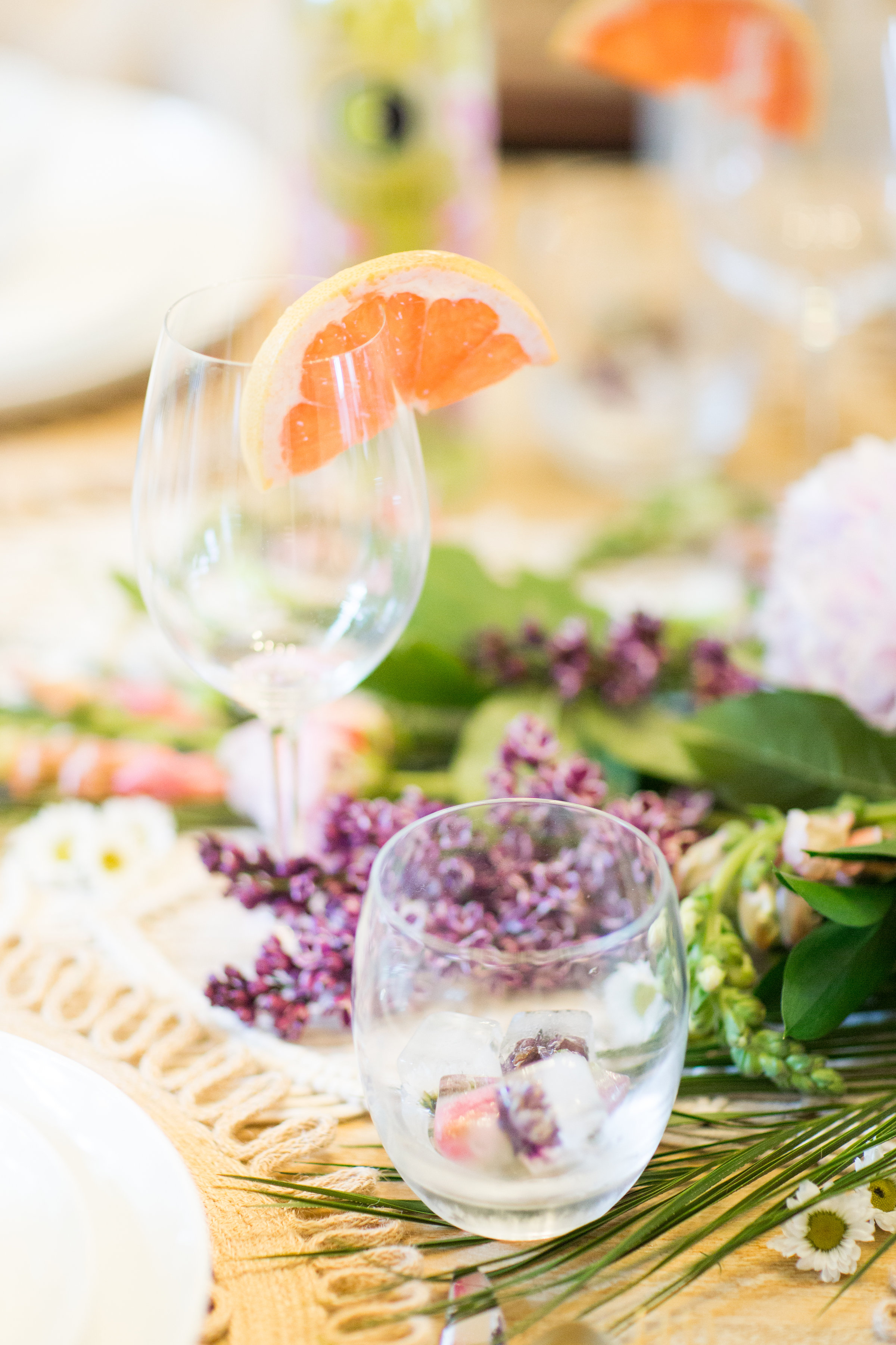 Lifestyle and Entertaining blogger Lexi of Glitter, Inc. shares her 5 Steps to An Unforgettable, Easy and Chic Summer Brunch. | glitterinc.com | @glitterinc