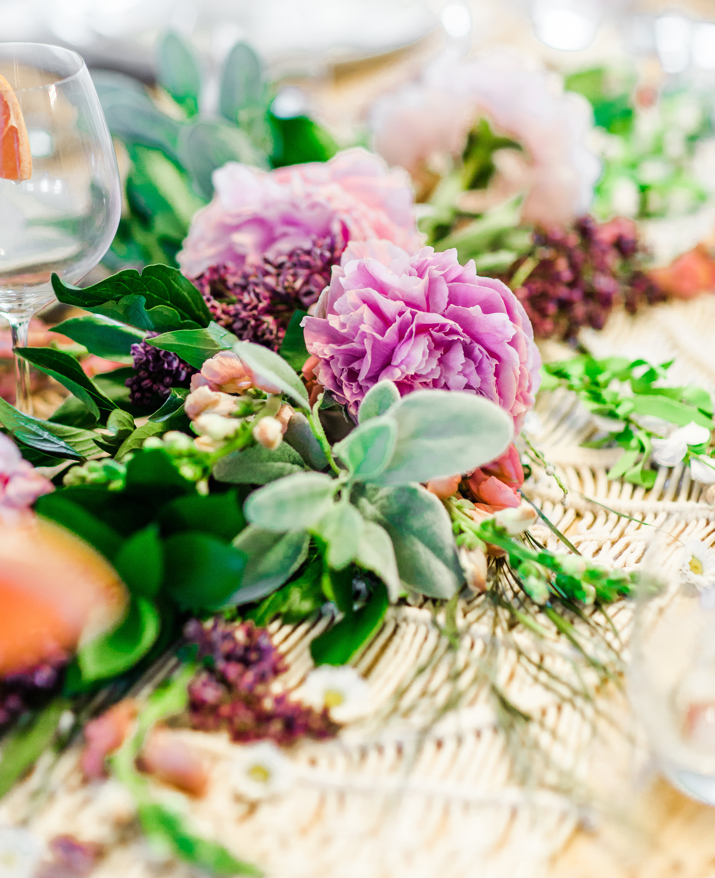 Lifestyle and Entertaining blogger Lexi of Glitter, Inc. shares her 5 Steps to An Unforgettable, Easy and Chic Summer Brunch. | glitterinc.com | @glitterinc