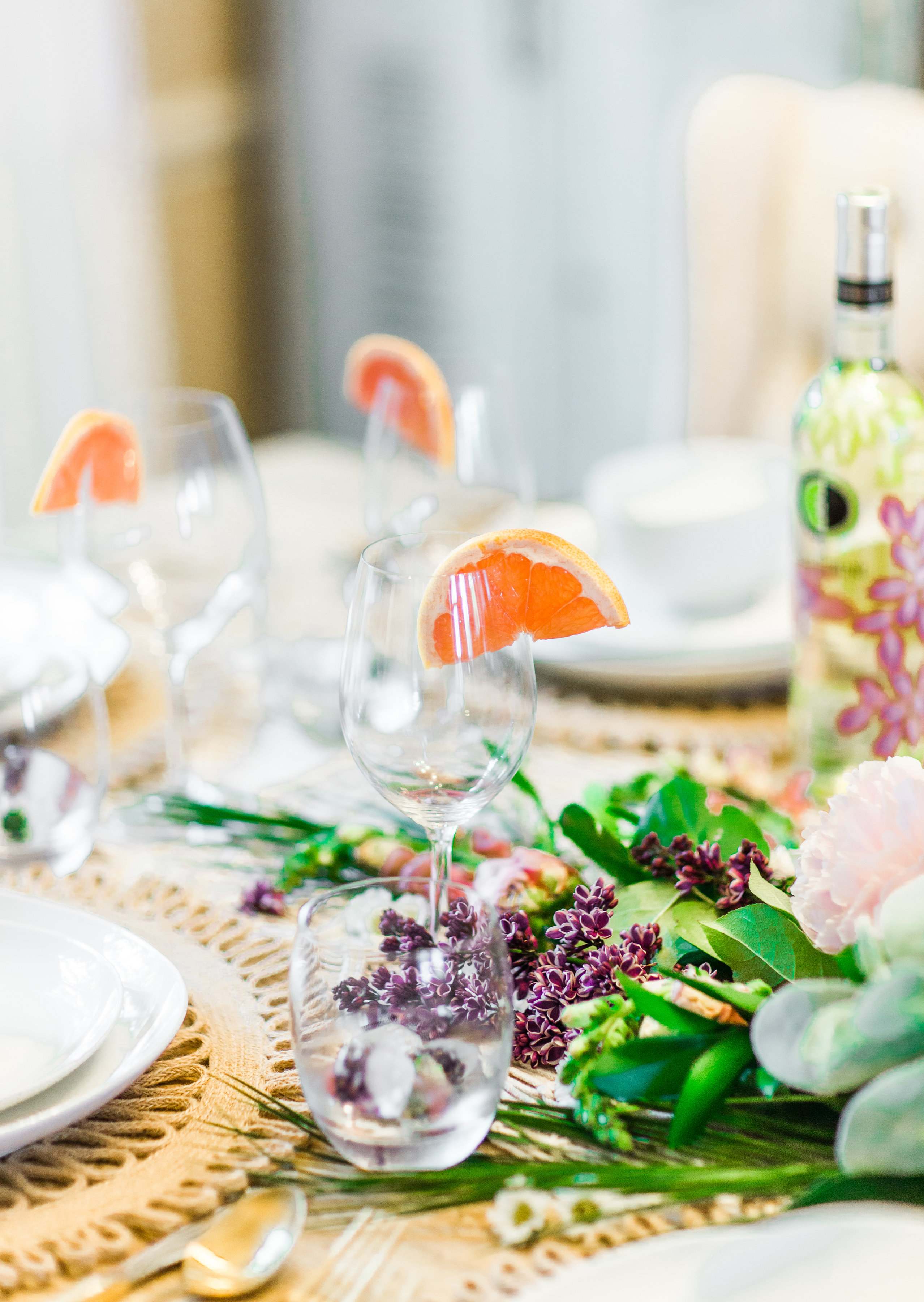 Lifestyle and Entertaining blogger Lexi of Glitter, Inc. shares her 5 Steps to An Unforgettable, Easy and Chic Summer Brunch. | glitterinc.com | @glitterinc