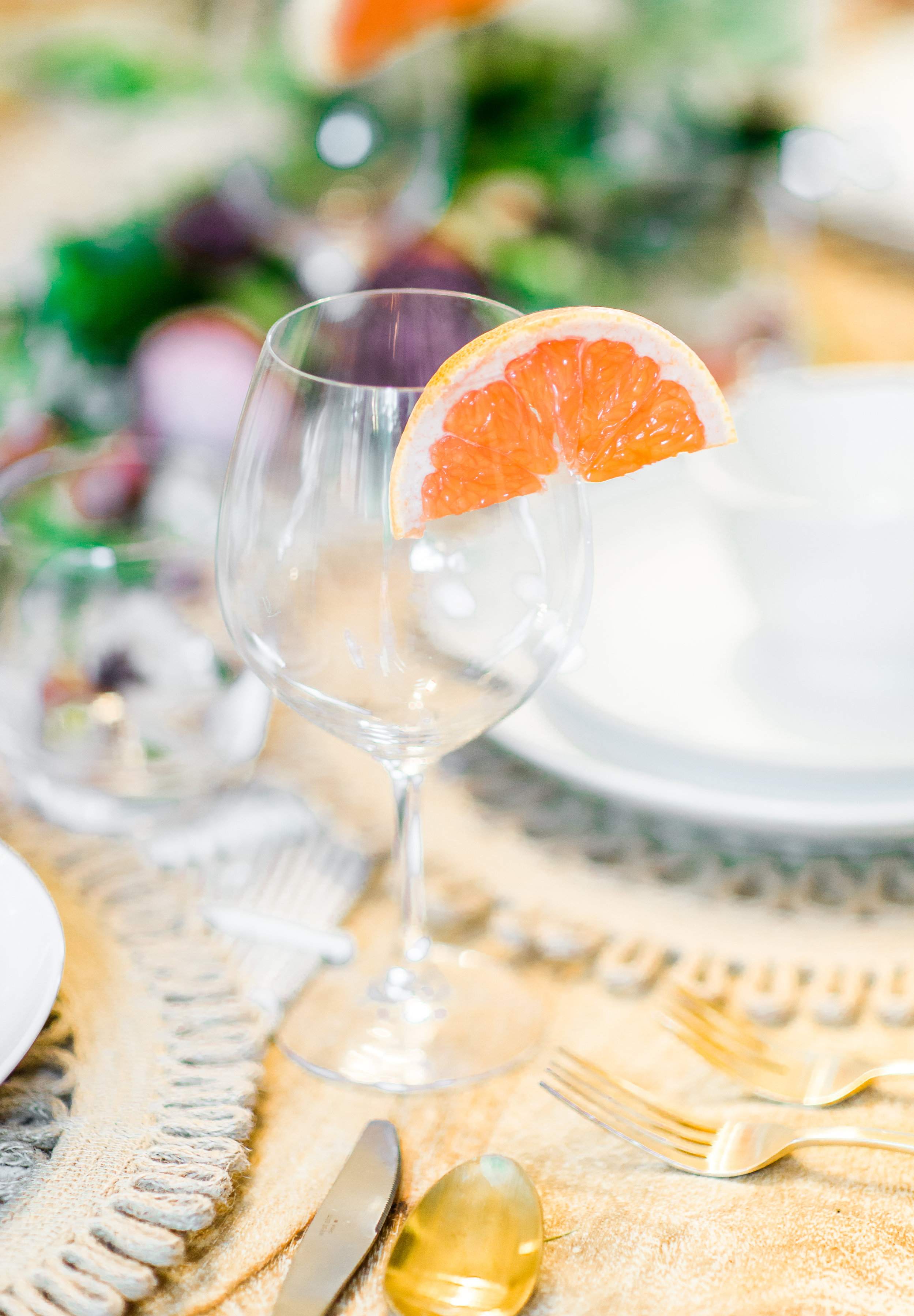 Lifestyle and Entertaining blogger Lexi of Glitter, Inc. shares her 5 Steps to An Unforgettable, Easy and Chic Summer Brunch. | glitterinc.com | @glitterinc