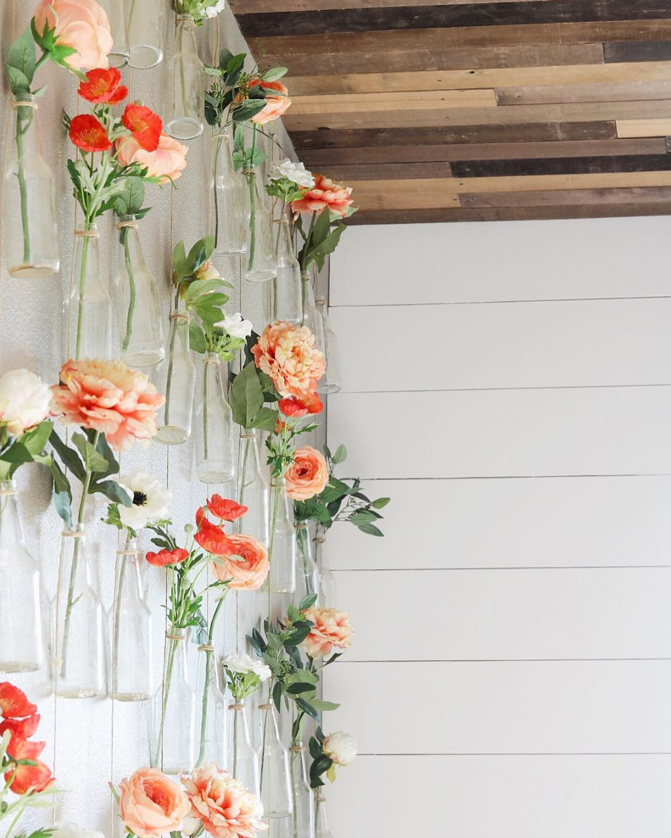 A great idea for easy home decor. These hanging flower vases can be hung anywhere! Click through for the details. | glitterinc.com | @glitterinc
