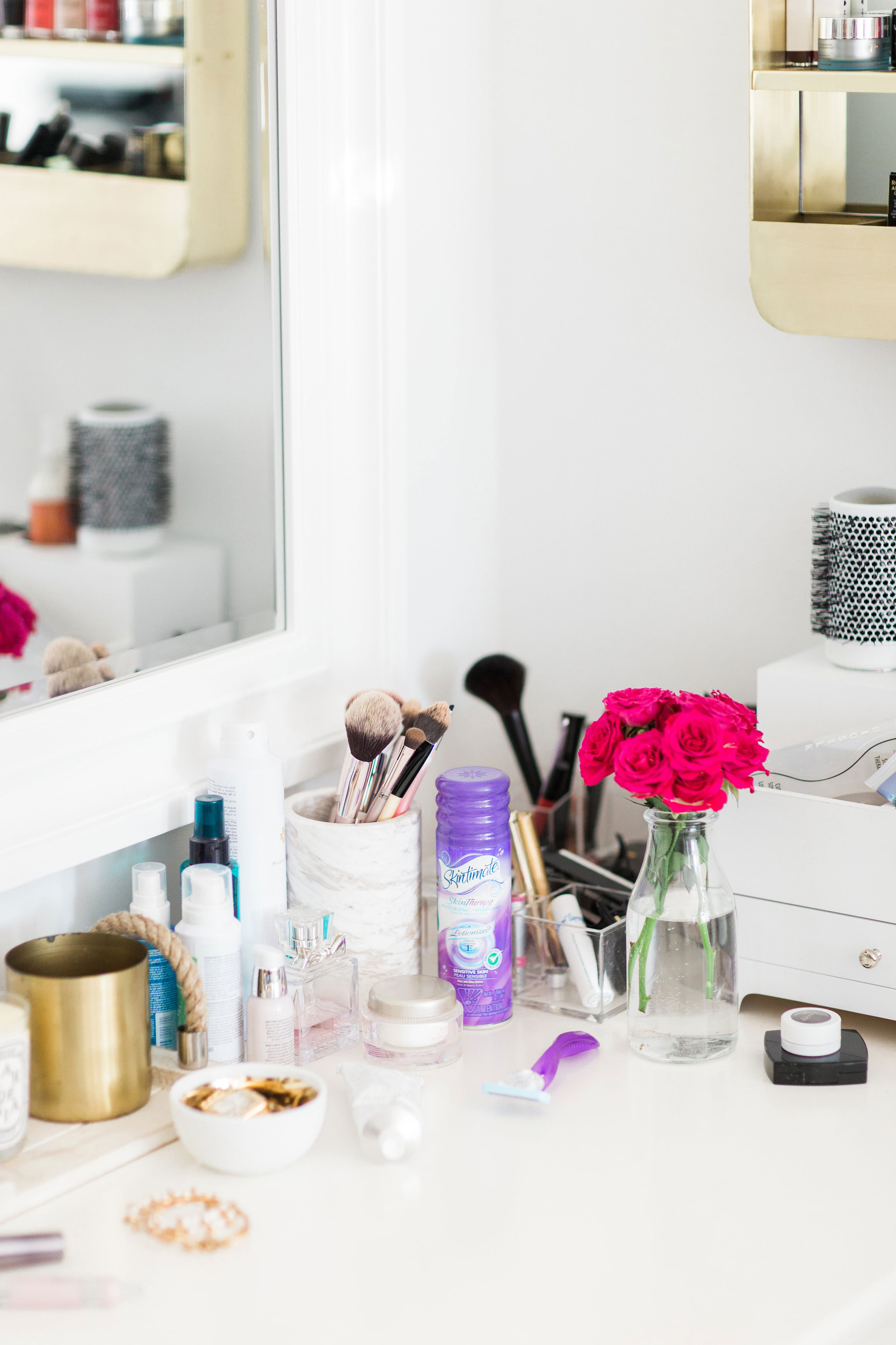The everyday beauty products lifestyle blogger Lexi of Glitter, Inc. considers essentials and must-haves. Click through for the details. | glitterinc.com | @glitterinc #ad