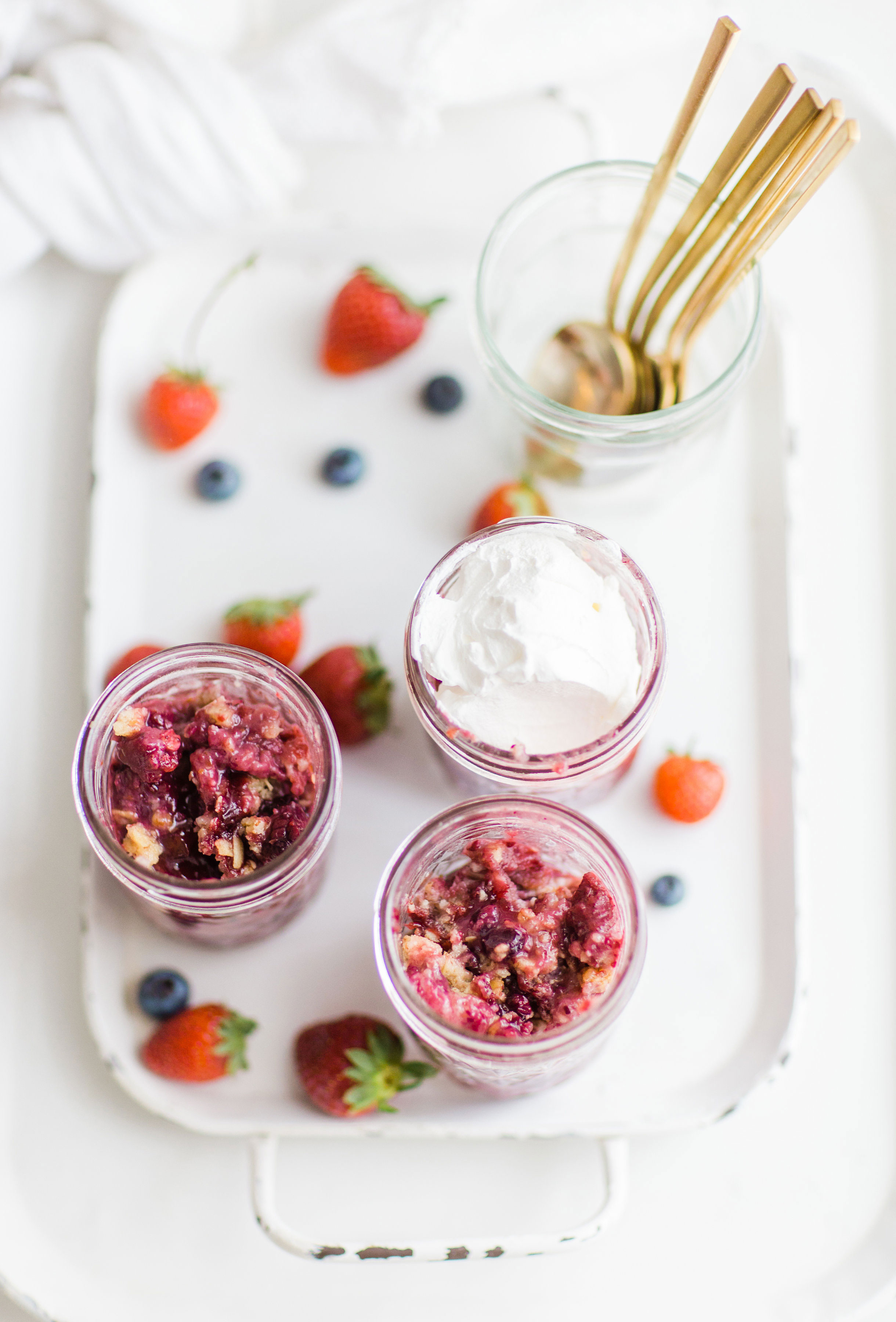 The easiest delicious berry-filled crisp topped with a soft and crispy streusel oat crumble, that's vegan too! Click through for the recipe. | glitterinc.com | @glitterinc