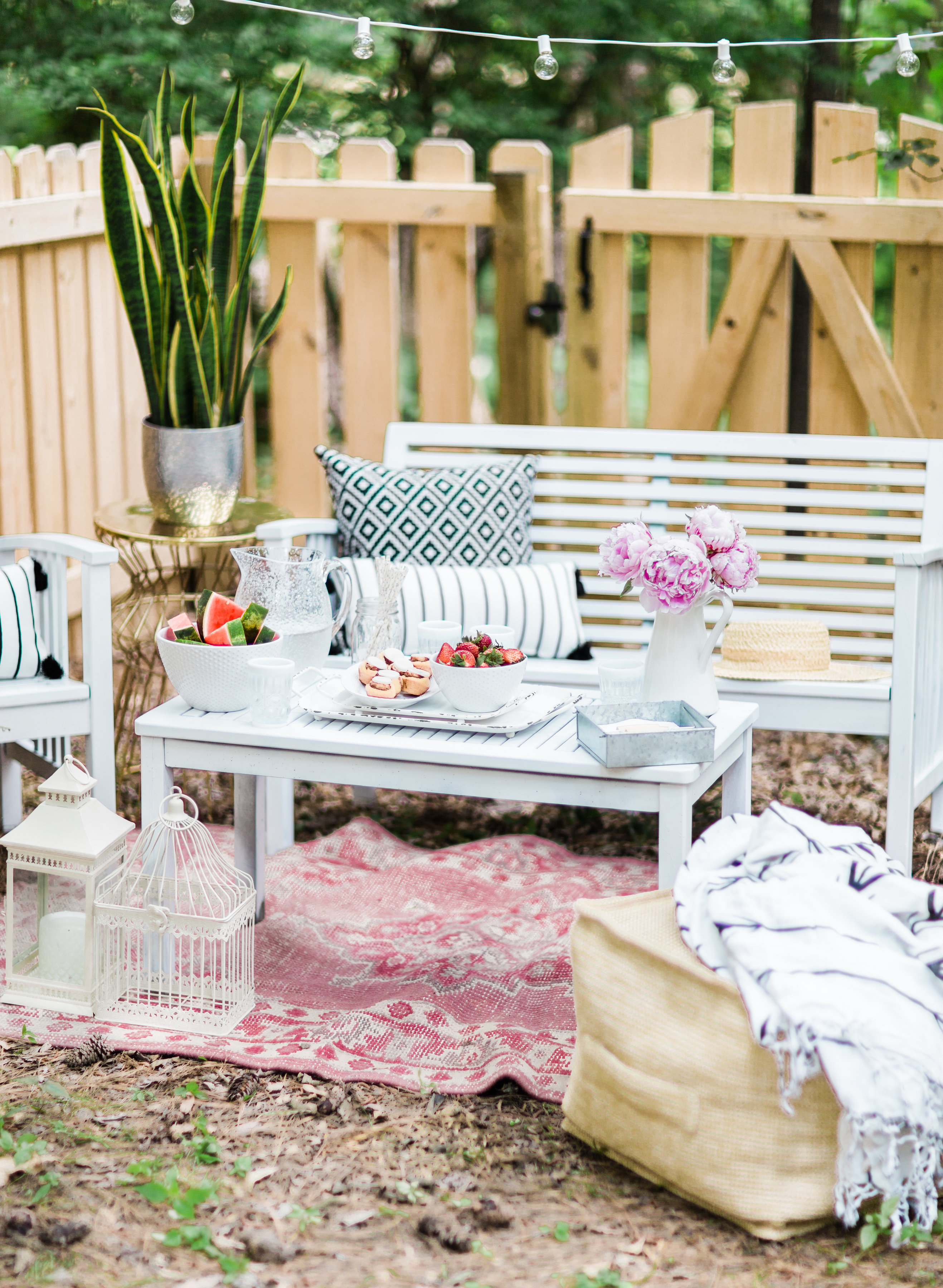 6 Tricks for Easy Backyard Entertaining; a.k.a., how to have the best summer parties. @Orkin #summerwithOrkin #ad | glitterinc.com | @glitterinc