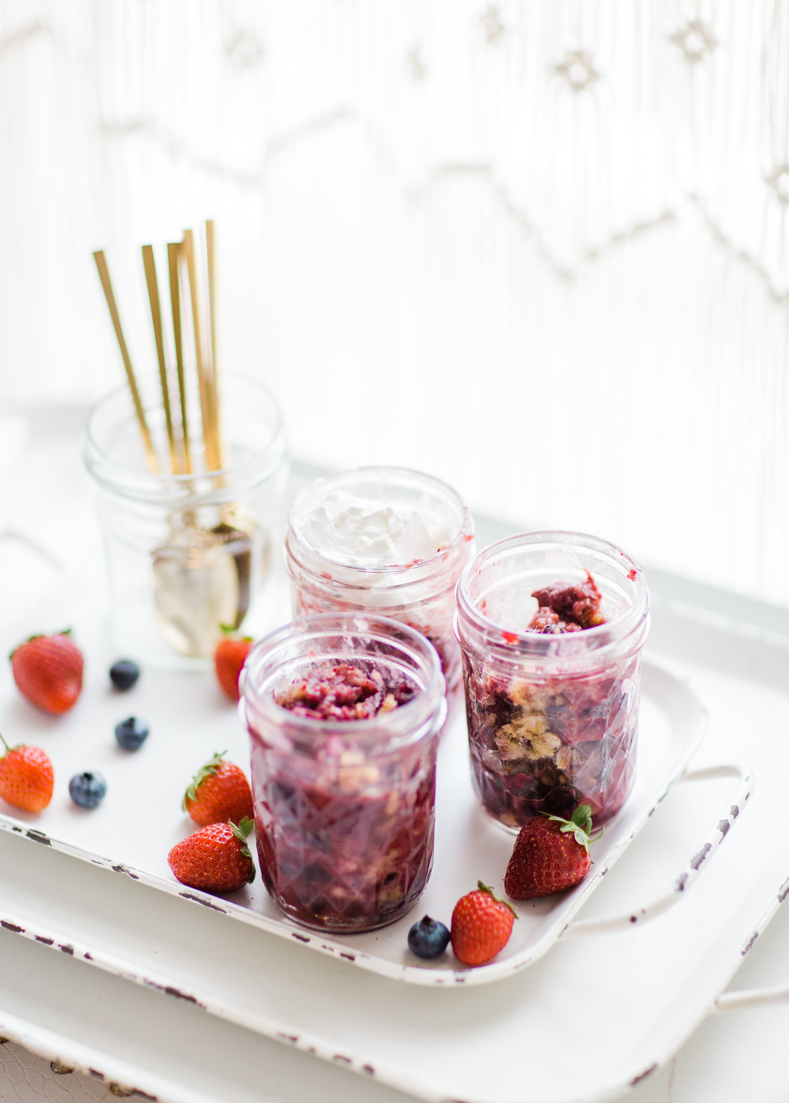 The easiest delicious berry-filled crisp topped with a soft and crispy streusel oat crumble, that's vegan too! Click through for the recipe. | glitterinc.com | @glitterinc