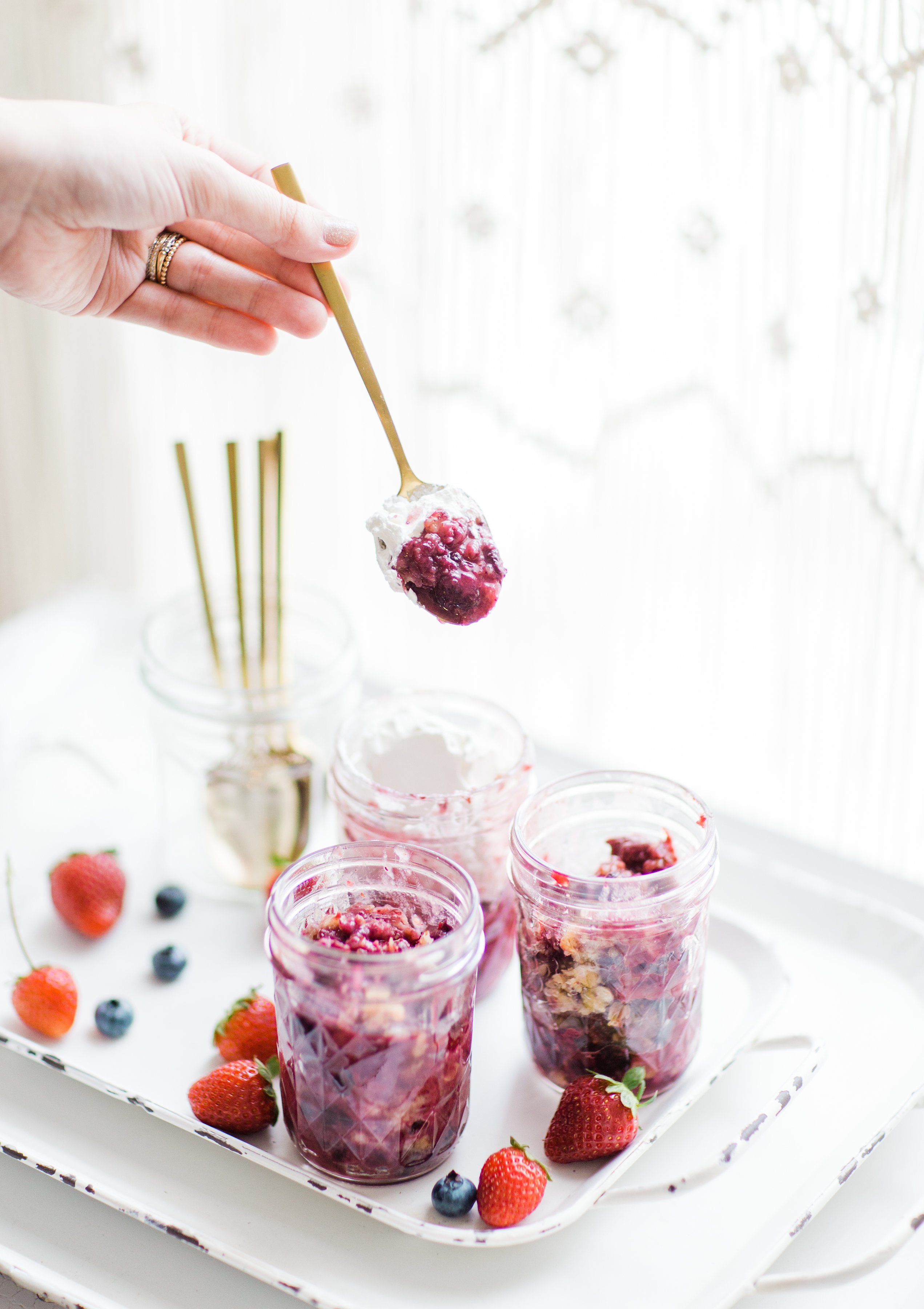 The easiest delicious berry-filled crisp topped with a soft and crispy streusel oat crumble, that's vegan too! Click through for the recipe. | glitterinc.com | @glitterinc