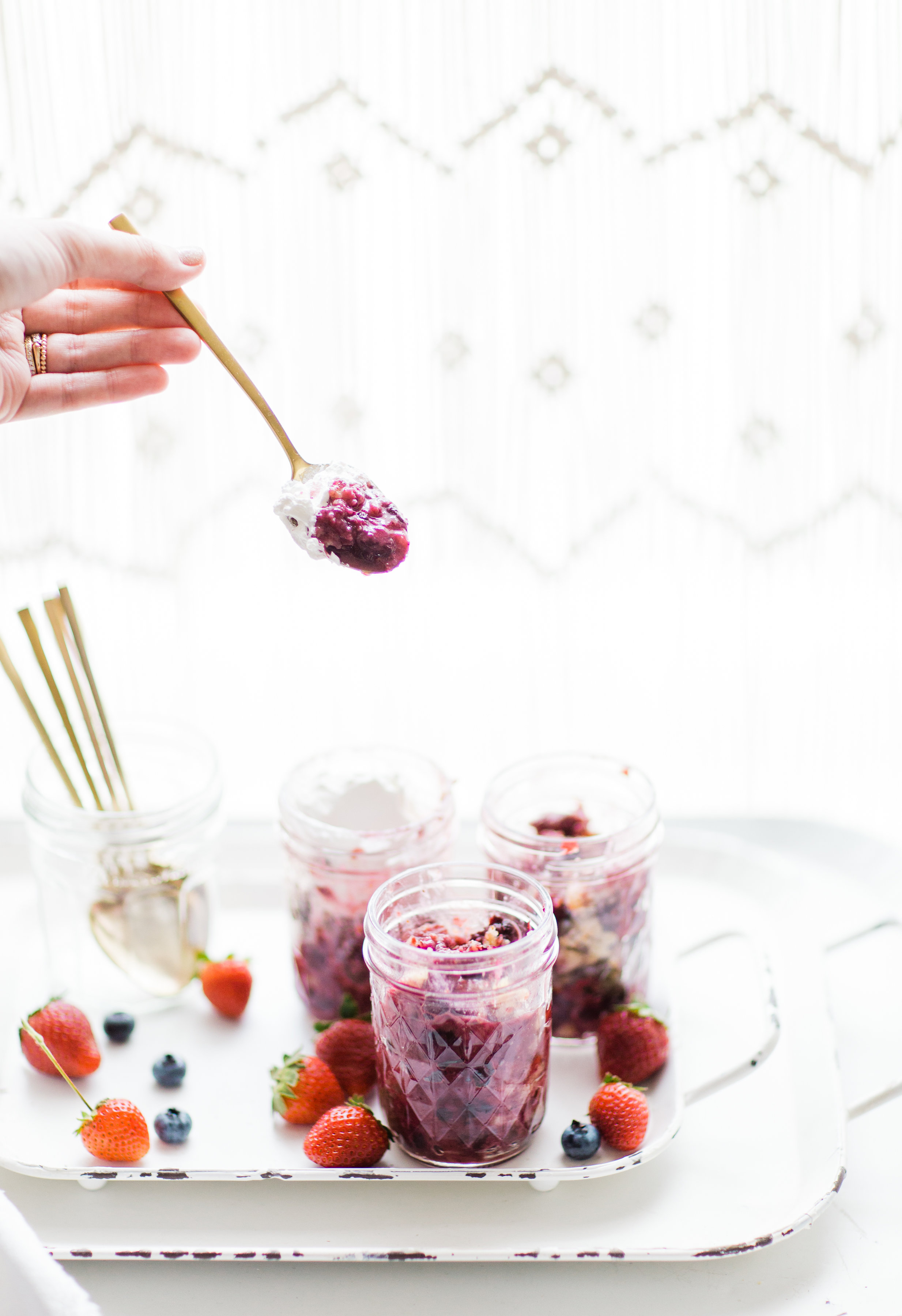 The easiest delicious berry-filled crisp topped with a soft and crispy streusel oat crumble, that's vegan too! Click through for the recipe. | glitterinc.com | @glitterinc