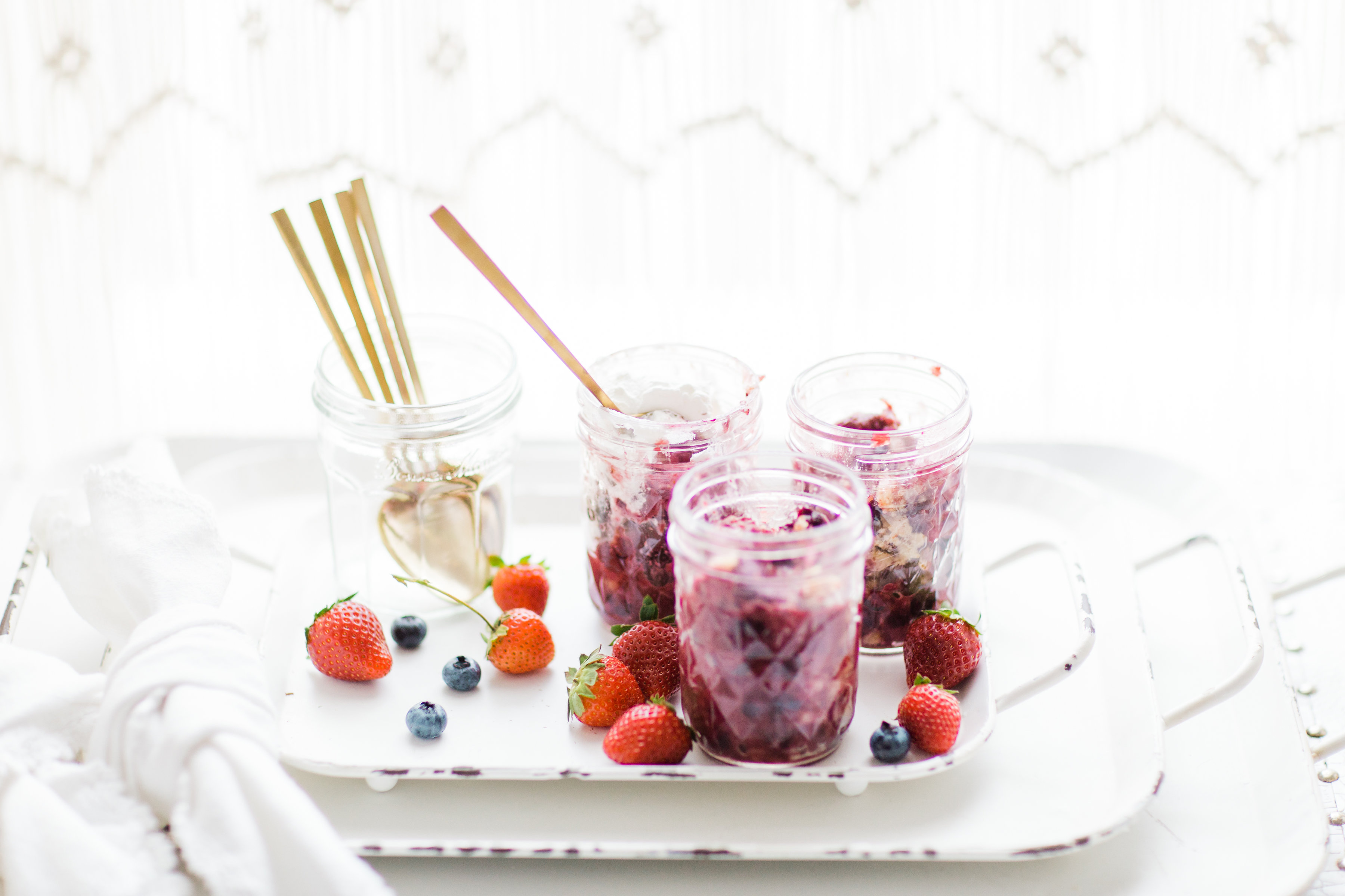 The easiest delicious berry-filled crisp topped with a soft and crispy streusel oat crumble, that's vegan too! Click through for the recipe. | glitterinc.com | @glitterinc