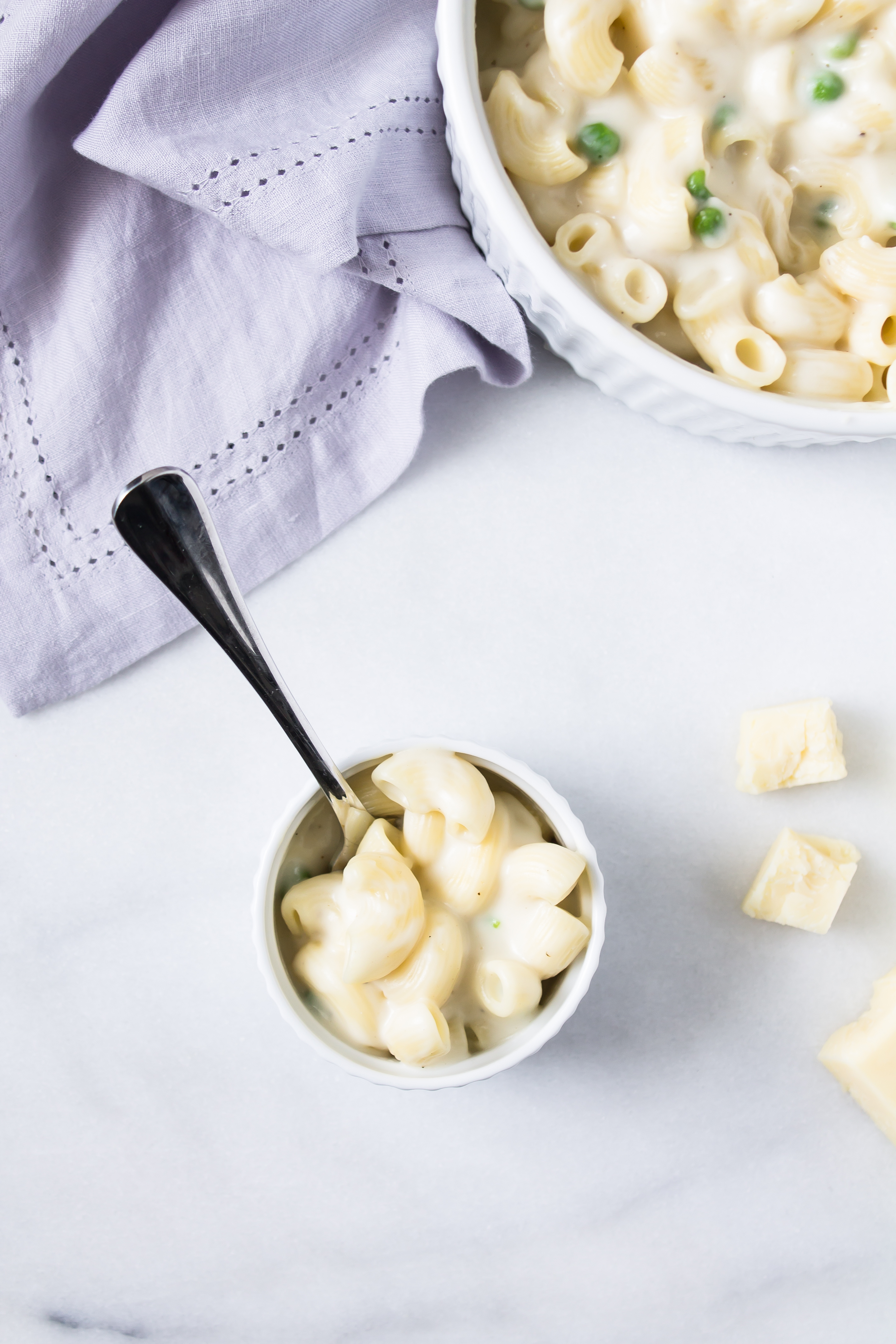 Foodie blogger Lexi of Glitter, Inc. shares how to make the most amazing goat cheese macaroni and cheese with peas. Click through for the recipe. | glitterinc.com | @glitterinc