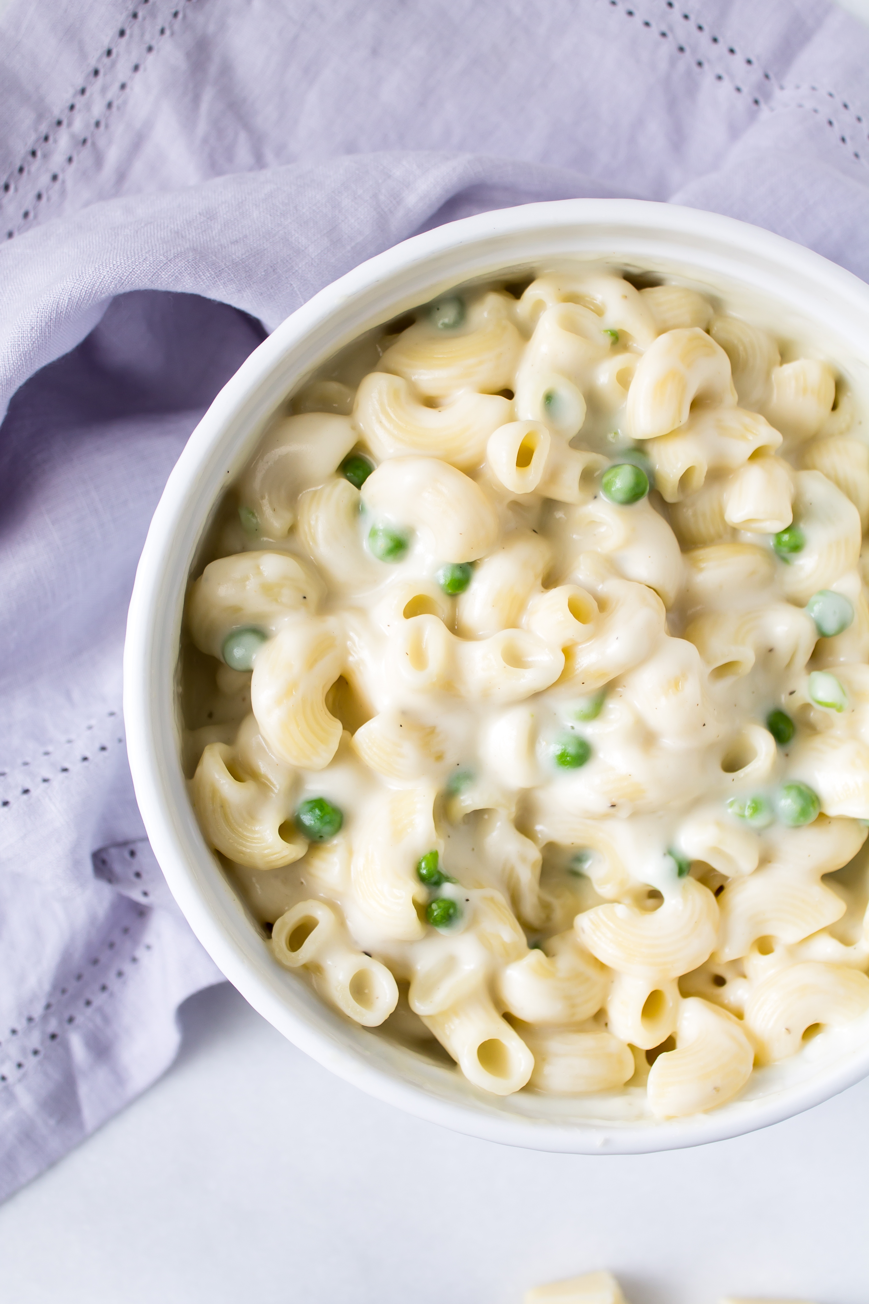 Foodie blogger Lexi of Glitter, Inc. shares how to make the most amazing goat cheese macaroni and cheese with peas. Click through for the recipe. | glitterinc.com | @glitterinc