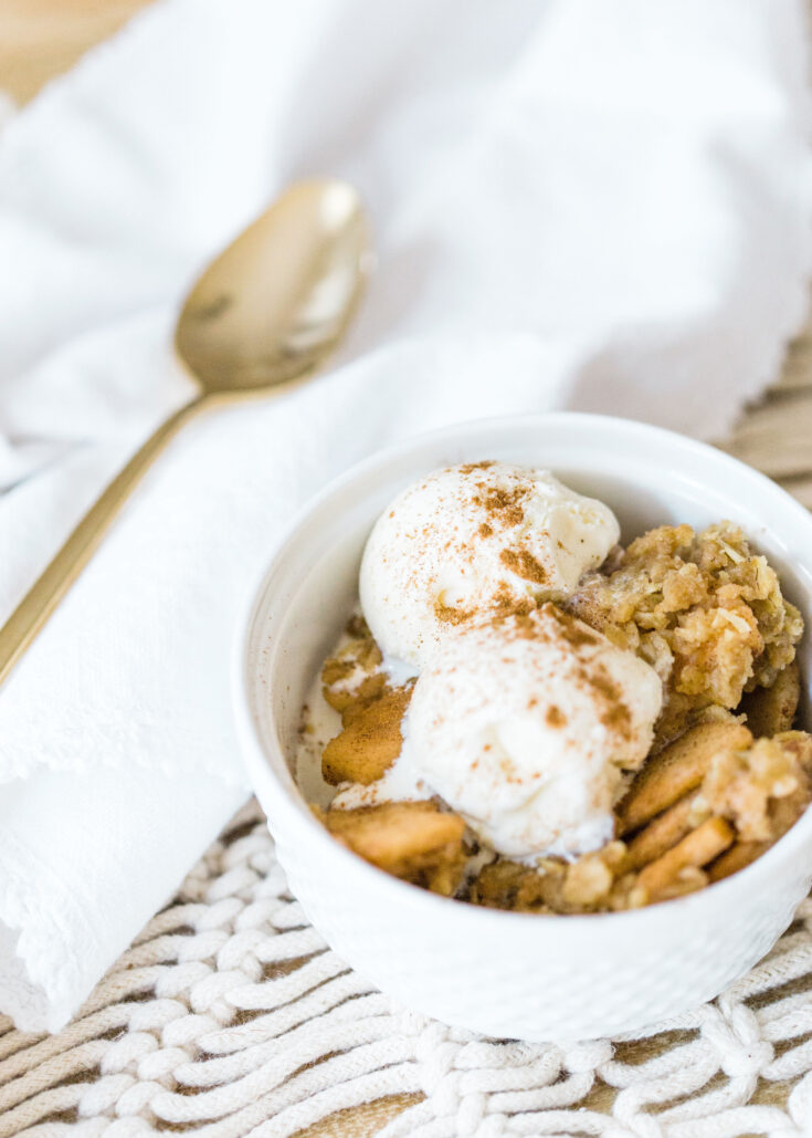 How to Make Homemade Apple Crisp in a Slow Cooker