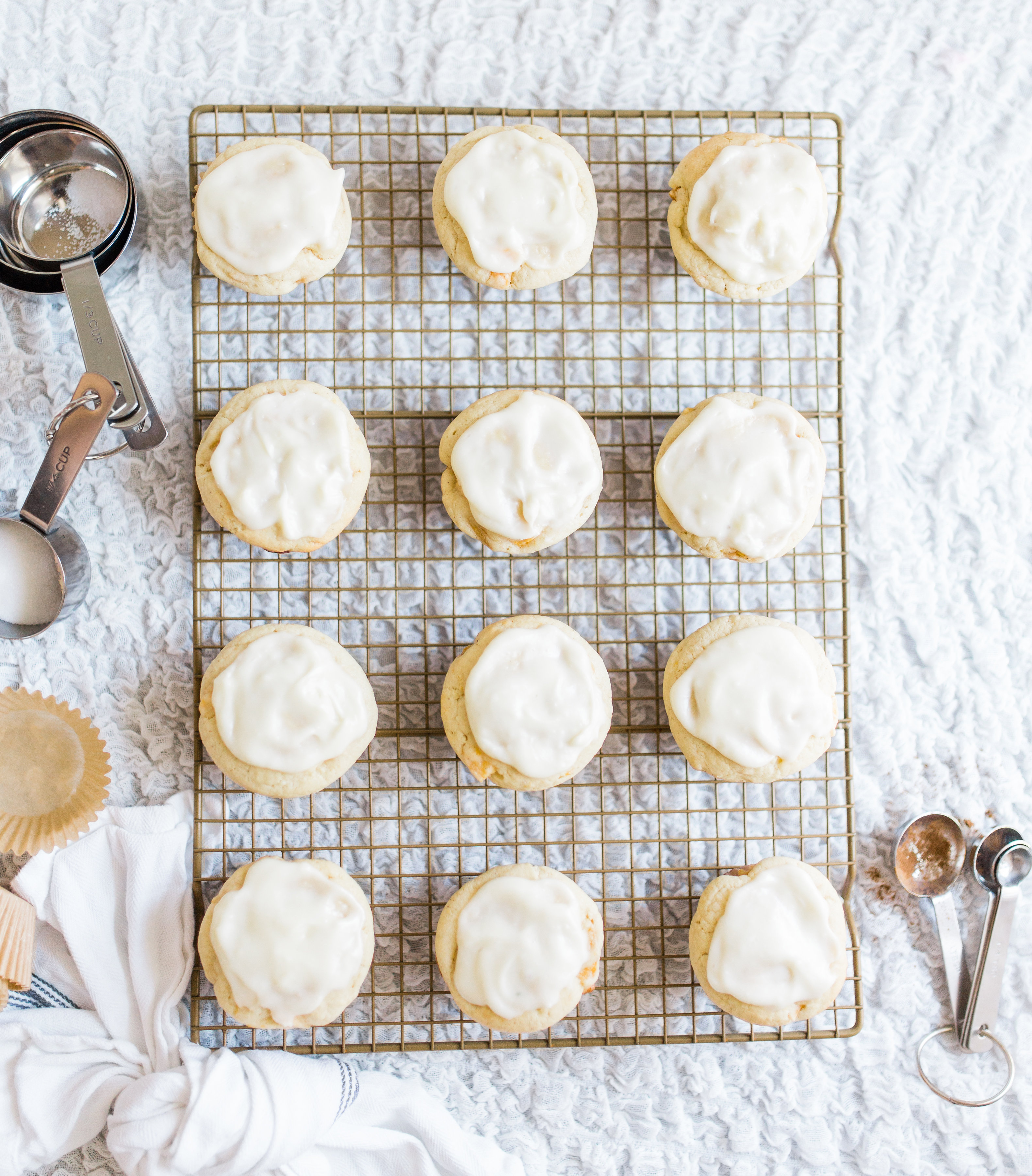 Lifestyle blogger Lexi of Glitter, Inc. shares her recipe for heavenly peaches and cream muffins with decadent cream cheese frosting. | glitterinc.com | @glitterinc