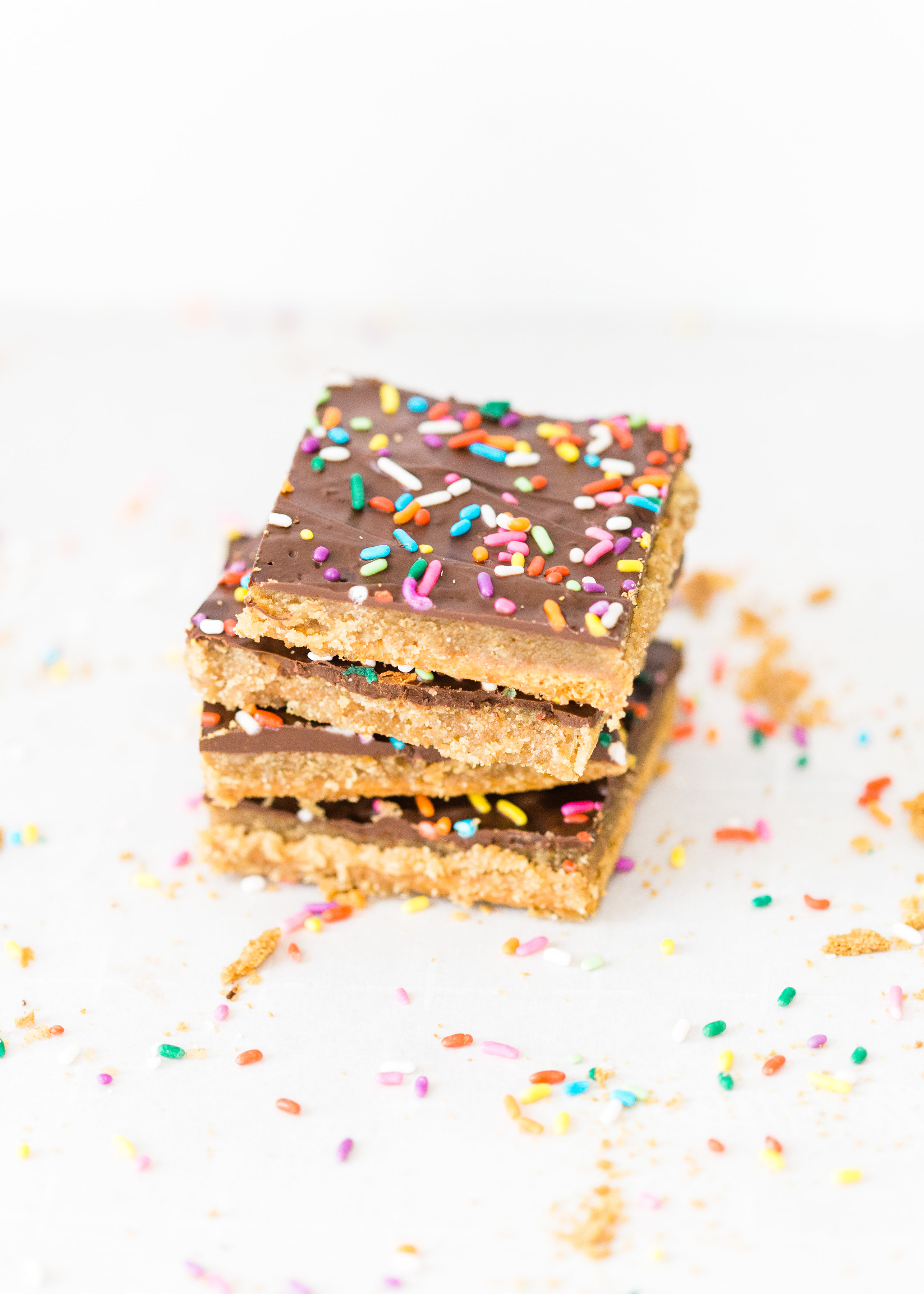 This classic graham cracker toffee bark, a.k.a., graham cracker crack, is a total crowd pleaser, and for good reason. Click through for the recipe. | glitterinc.com | @glitterinc