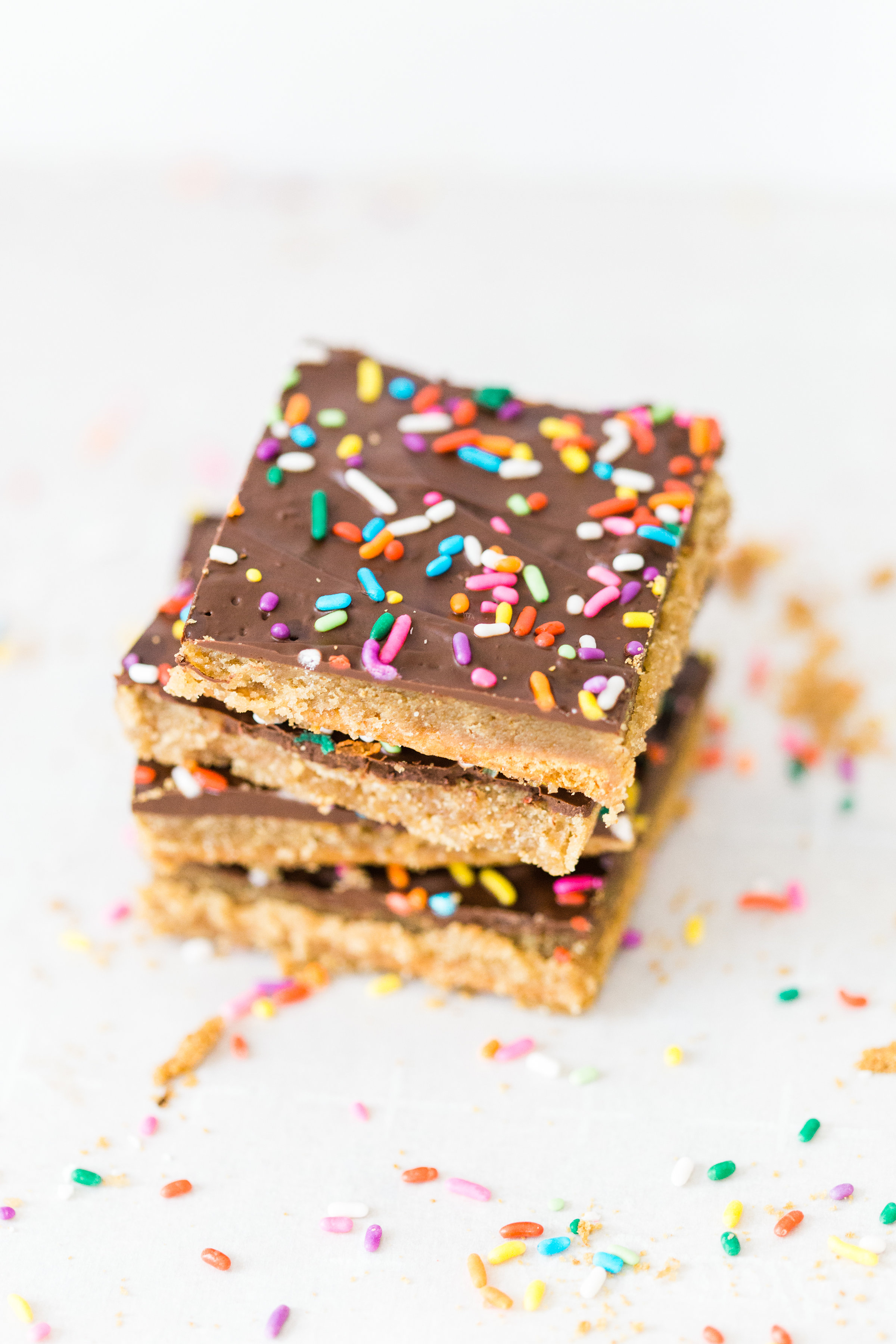 This classic graham cracker toffee bark, a.k.a., graham cracker crack, is a total crowd pleaser, and for good reason. Click through for the recipe. | glitterinc.com | @glitterinc