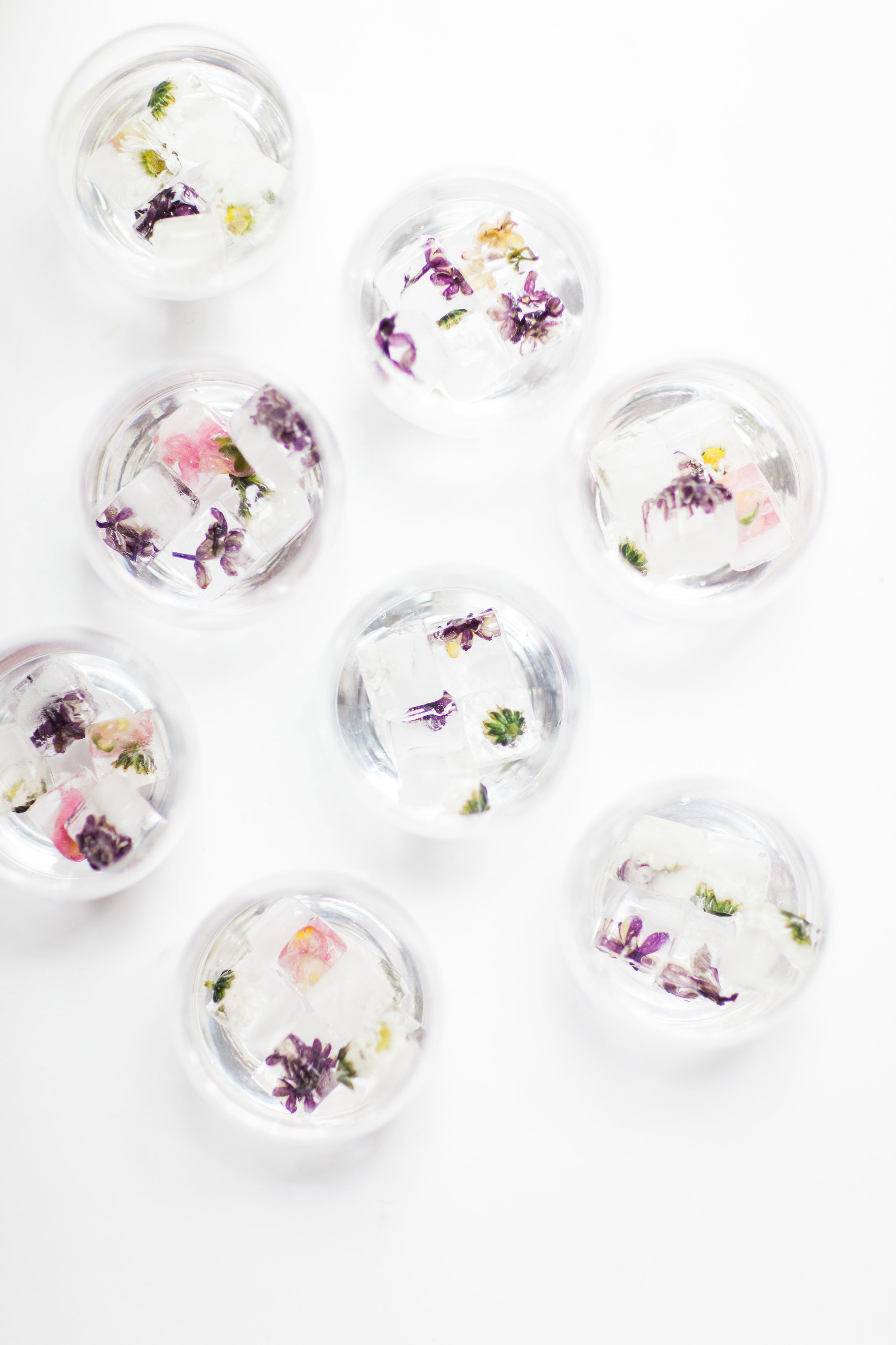 Flower Ice Cubes Are a Hostess' Best Party Trick—How to Make Them