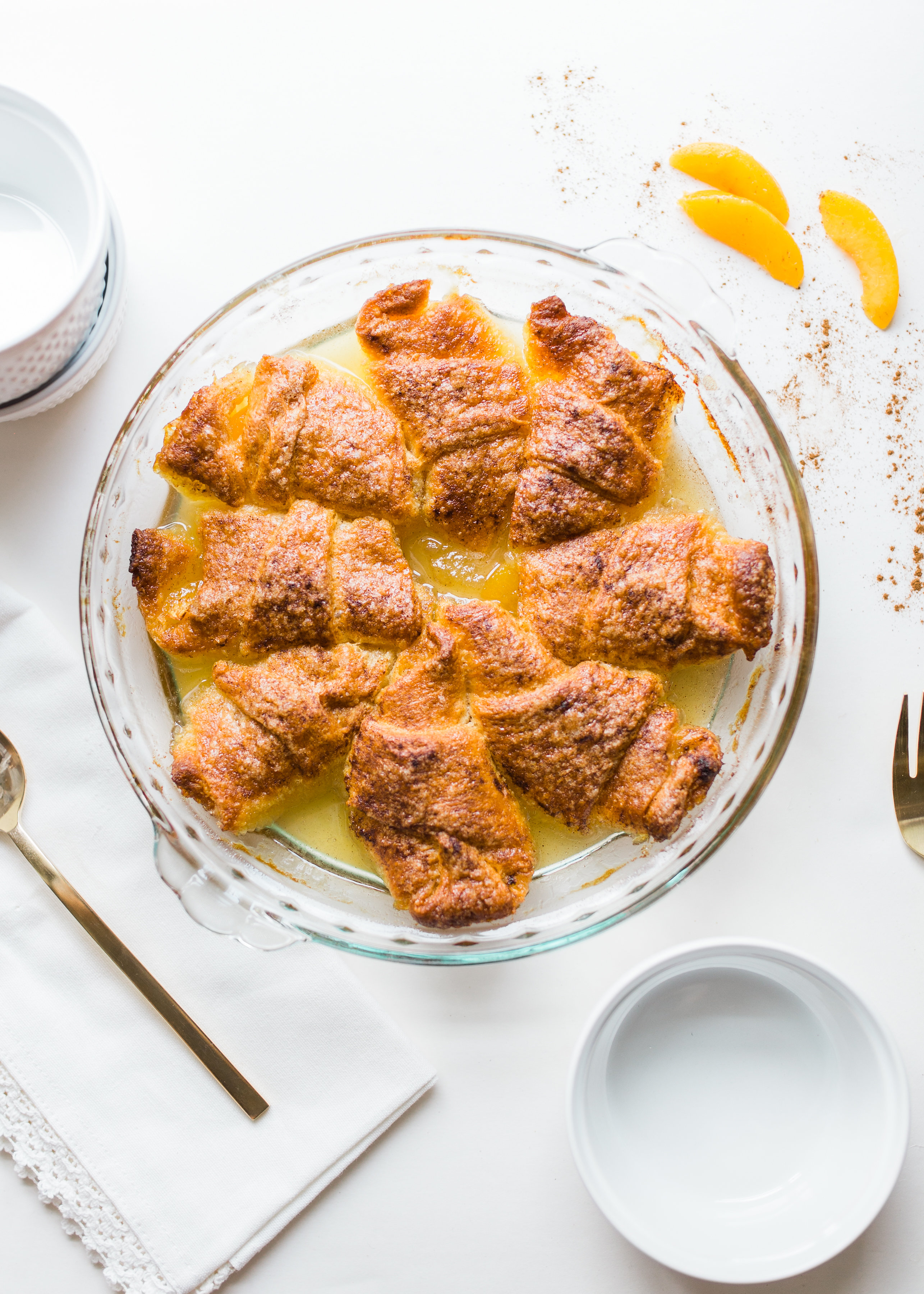 These easy 10-minute dumplings are sure to become one of your new favorite desserts. (And we'll show you how to make them vegan too!) Click through for the recipe. | glitterinc.com | @glitterinc - 10-Minute Peach Dumplings (With an Easy Vegan Option!) by NC foodie blogger Glitter, Inc.