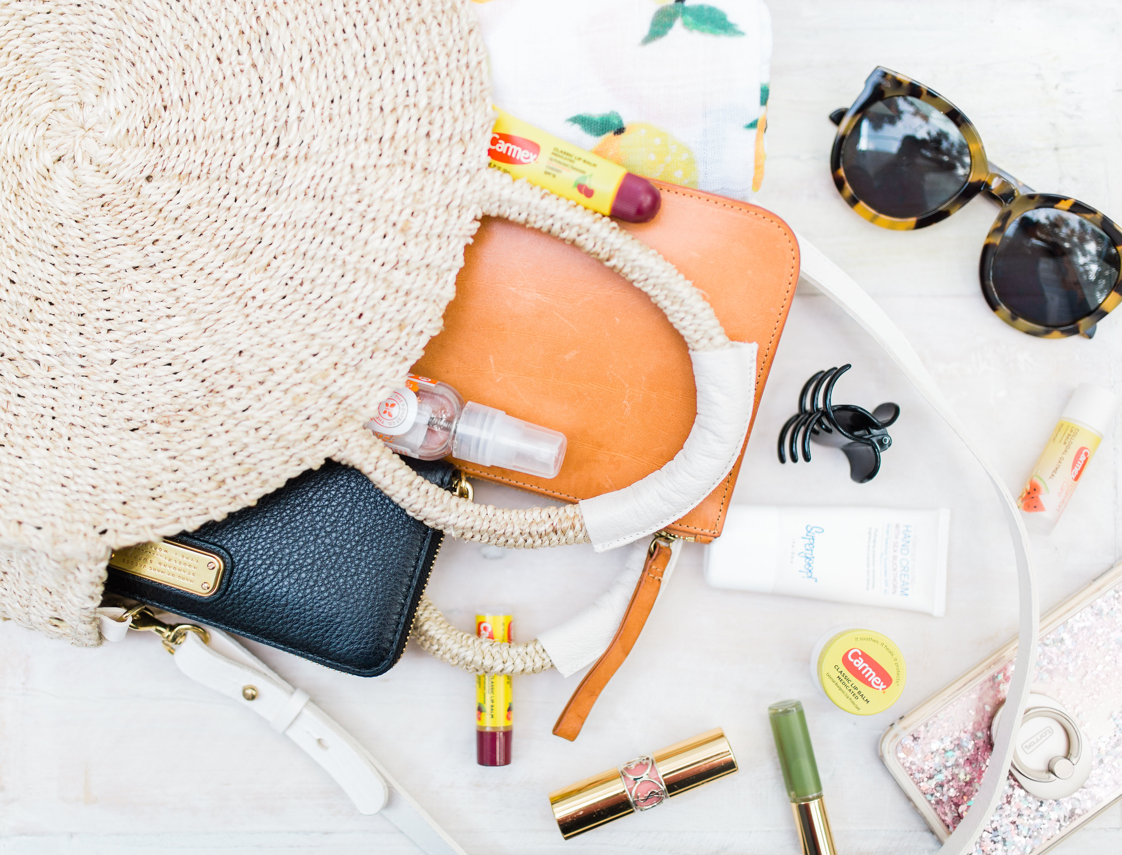 Lifestyle and beauty blogger Lexi of Glitter, Inc. shares her 5 must-haves for your beauty bag when making the transition from summer to fall. | glitterinc.com | @glitterinc