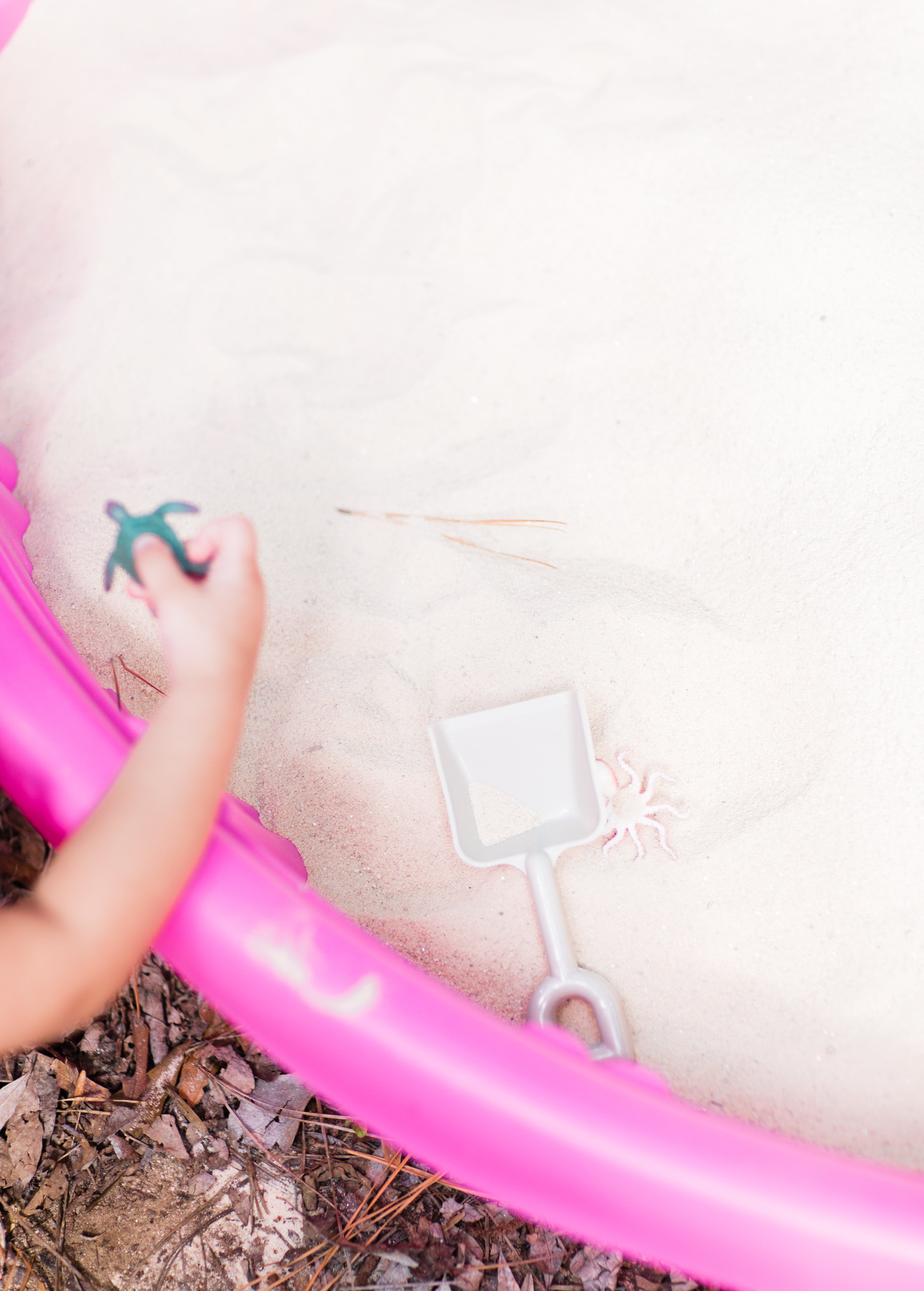 How to make and enjoy your own (toddler-friendly) backyard beach oasis. Click through for the DIY. | glitterinc.com | @glitterinc