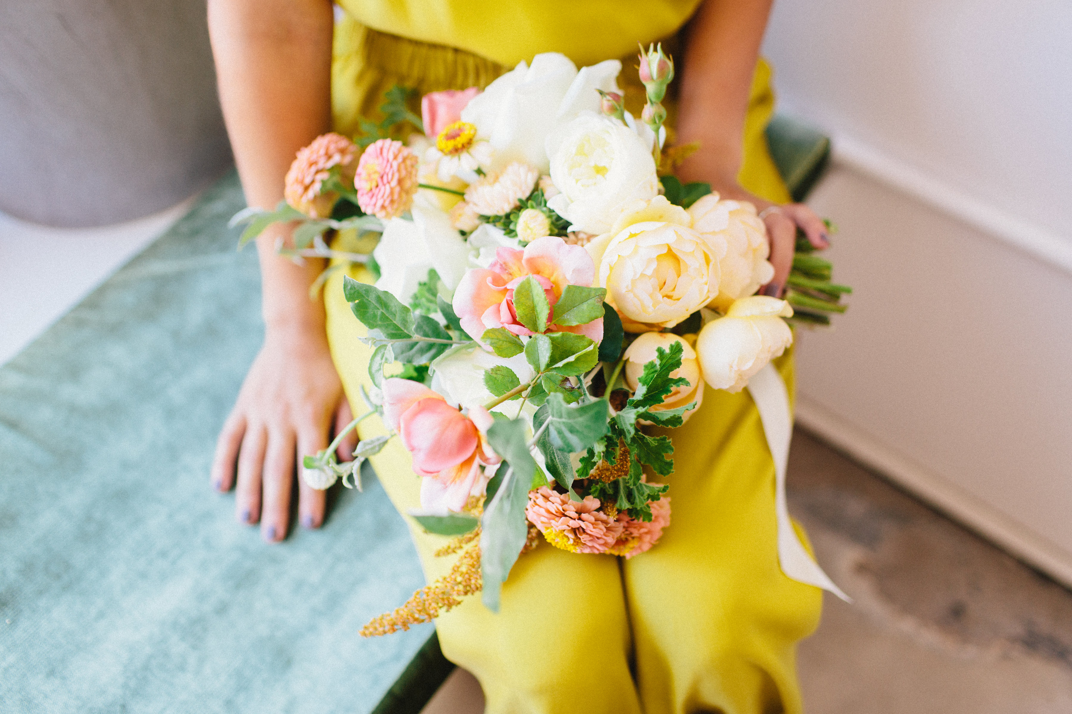 A simple early fall gathering to remember (with the most gorgeous color palette). Click through for the inspiration. | glitterinc.com | @glitterinc