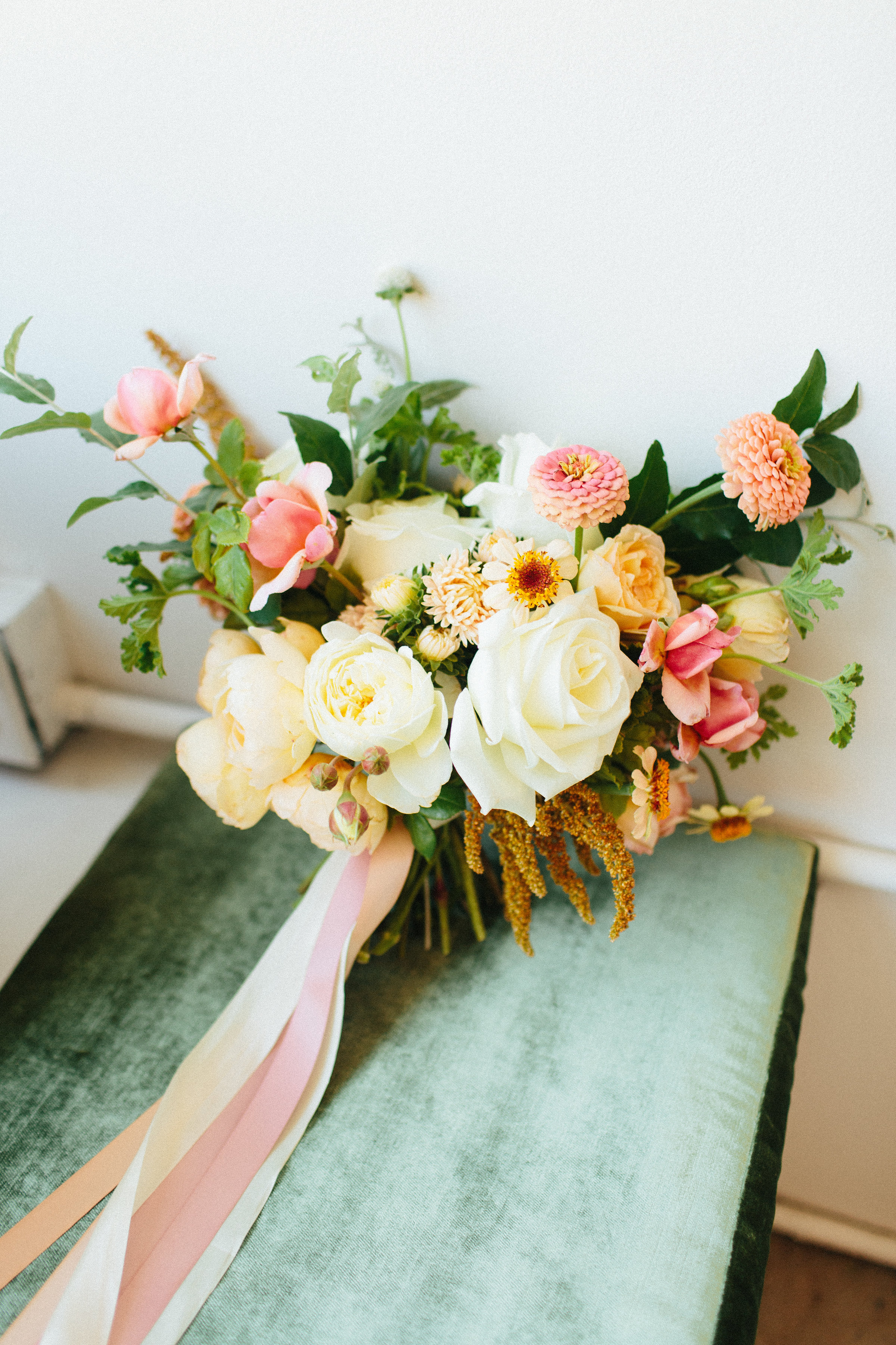 A simple early fall gathering to remember (with the most gorgeous color palette). Click through for the inspiration. | glitterinc.com | @glitterinc