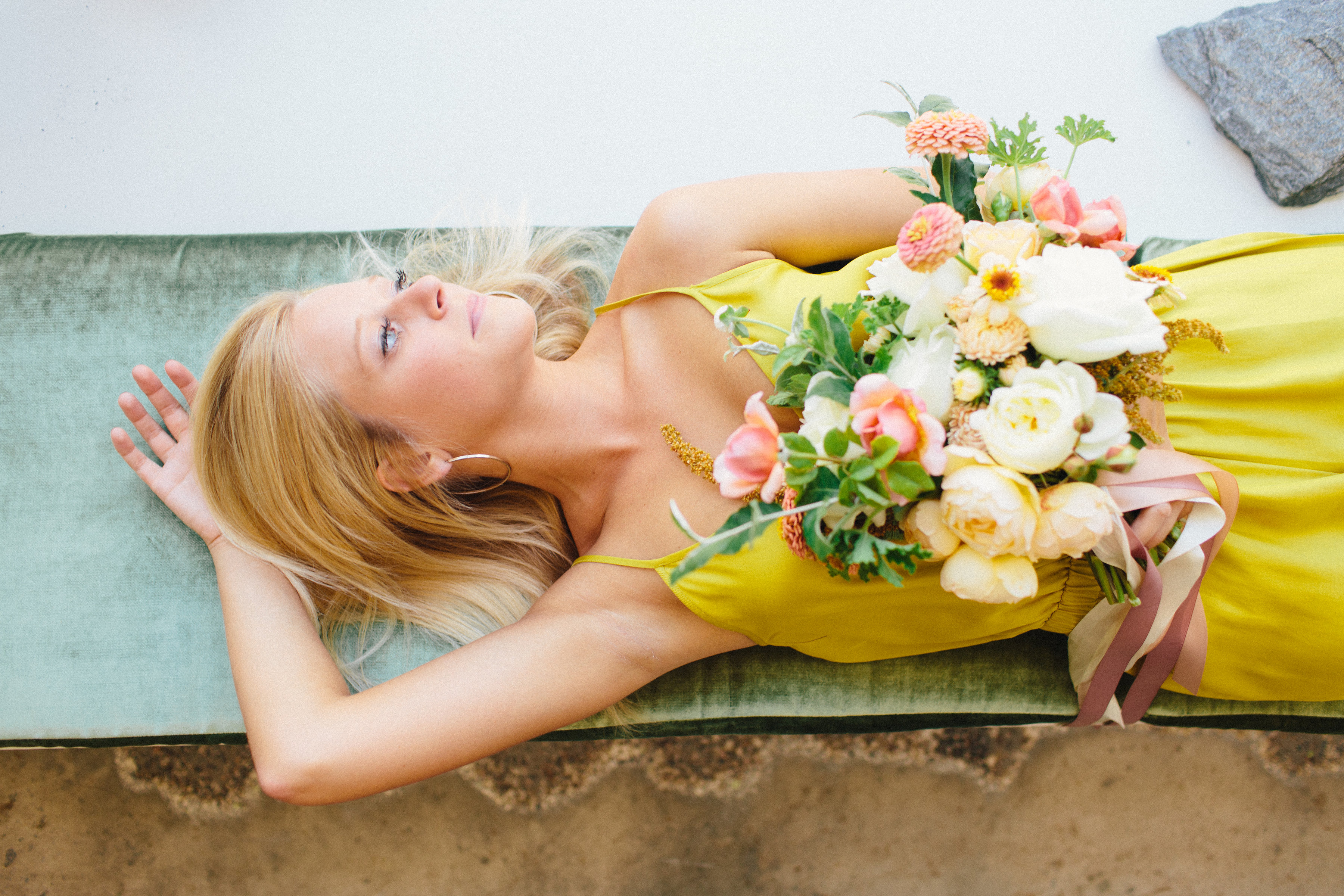 A simple early fall gathering to remember (with the most gorgeous color palette). Click through for the inspiration. | glitterinc.com | @glitterinc