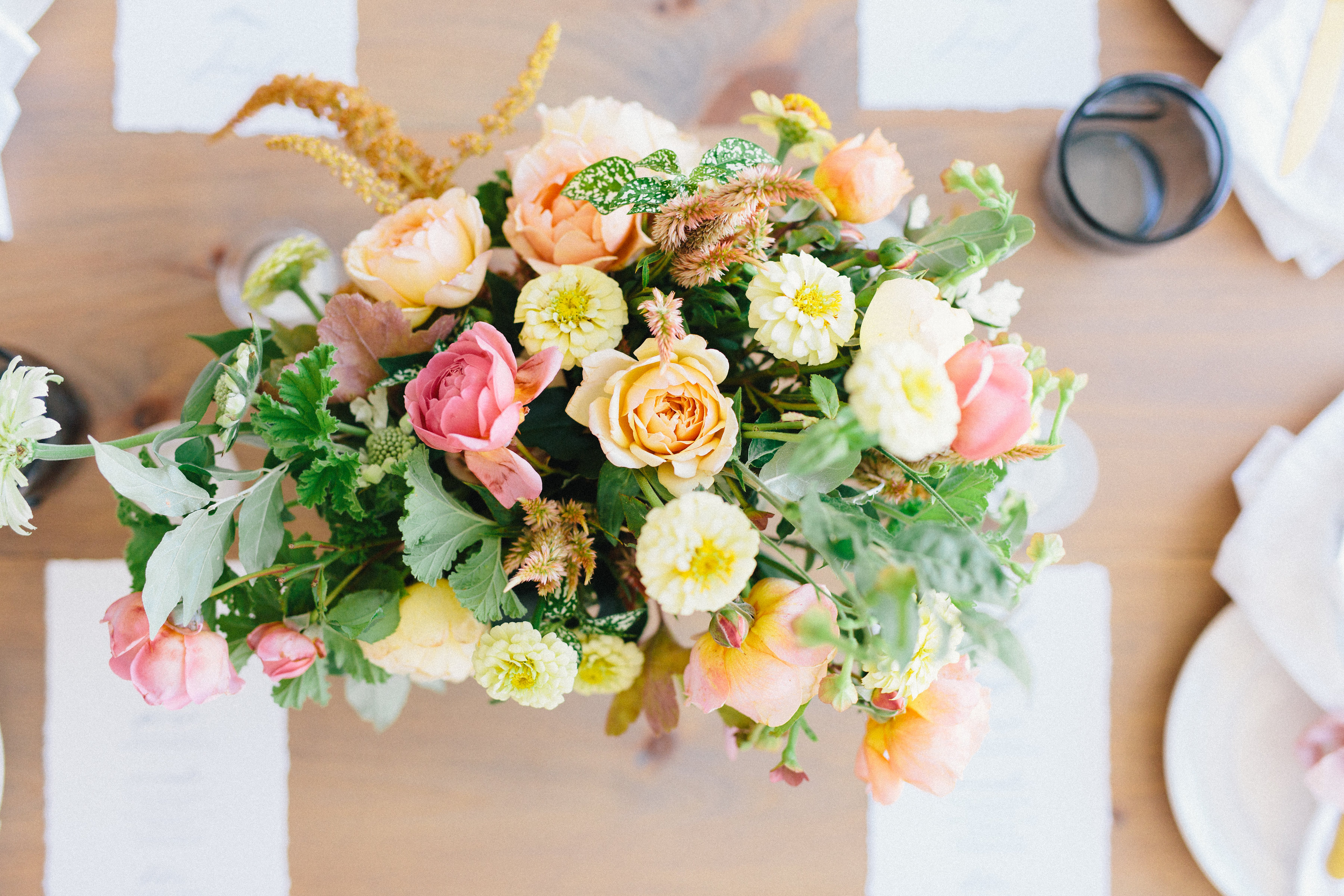 A simple early fall gathering to remember (with the most gorgeous color palette). Click through for the inspiration. | glitterinc.com | @glitterinc