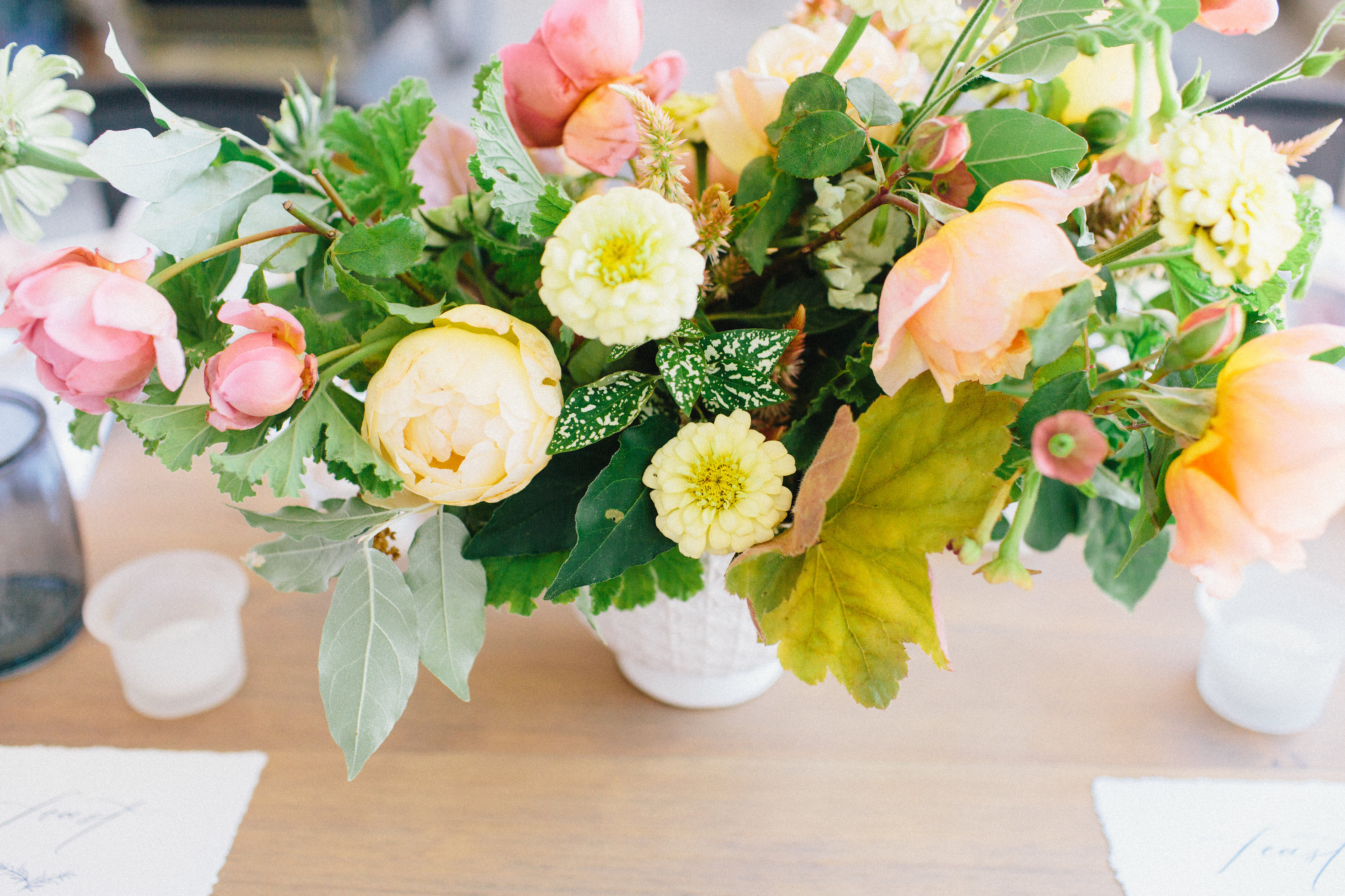 A simple early fall gathering to remember (with the most gorgeous color palette). Click through for the inspiration. | glitterinc.com | @glitterinc